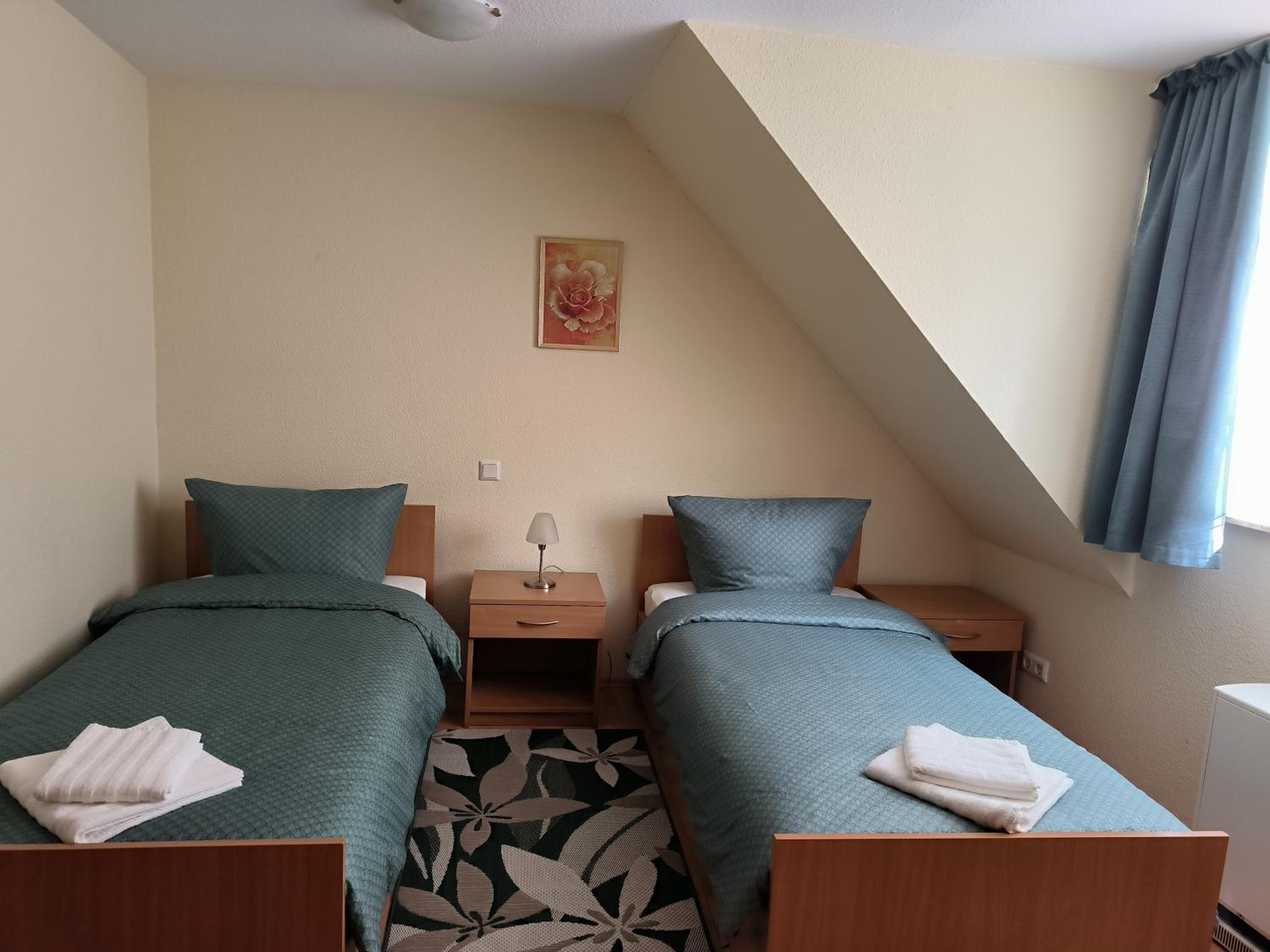 Twin Room with Shower