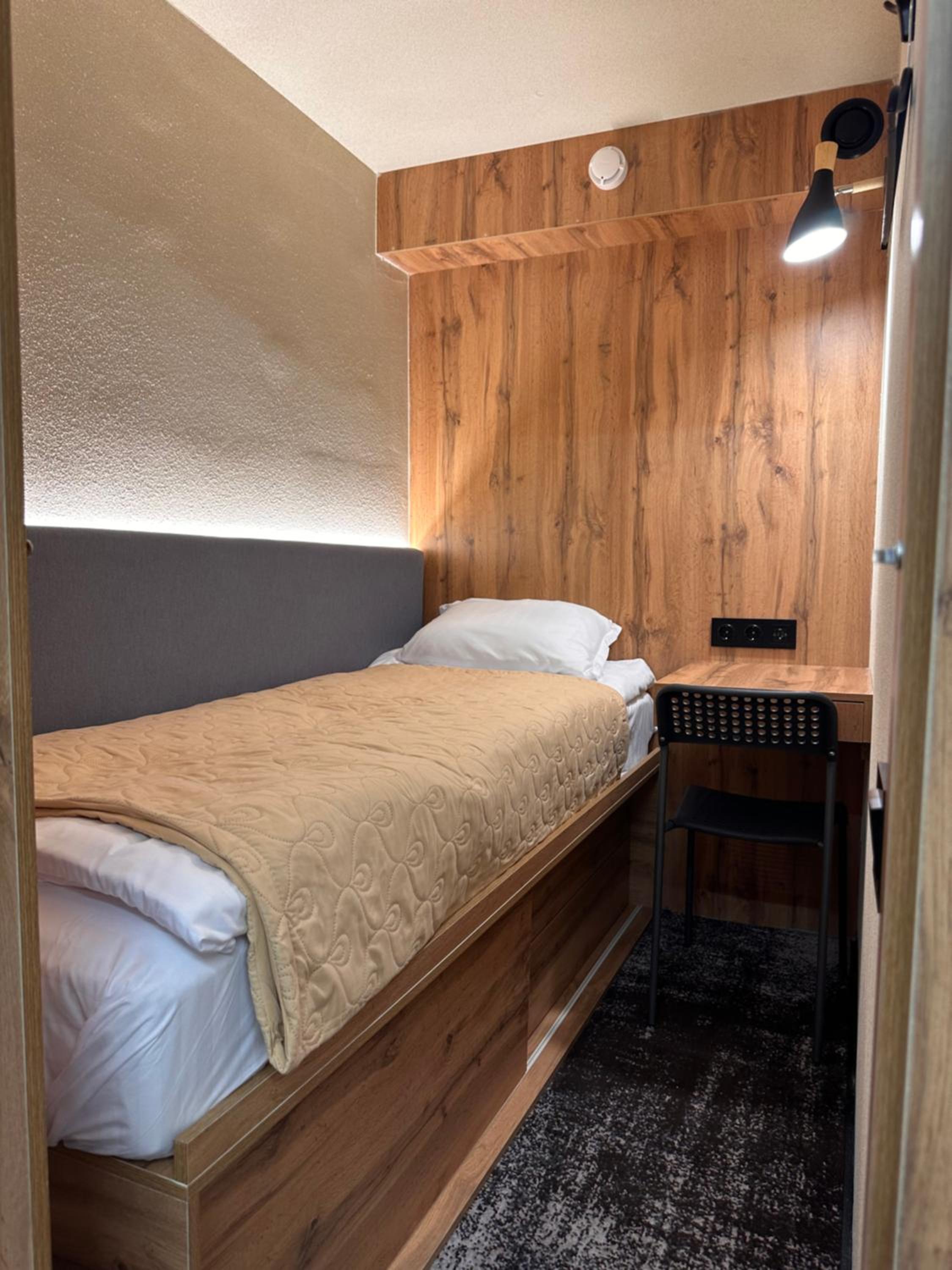 Single Room with Shared Shower and Toilet for Female