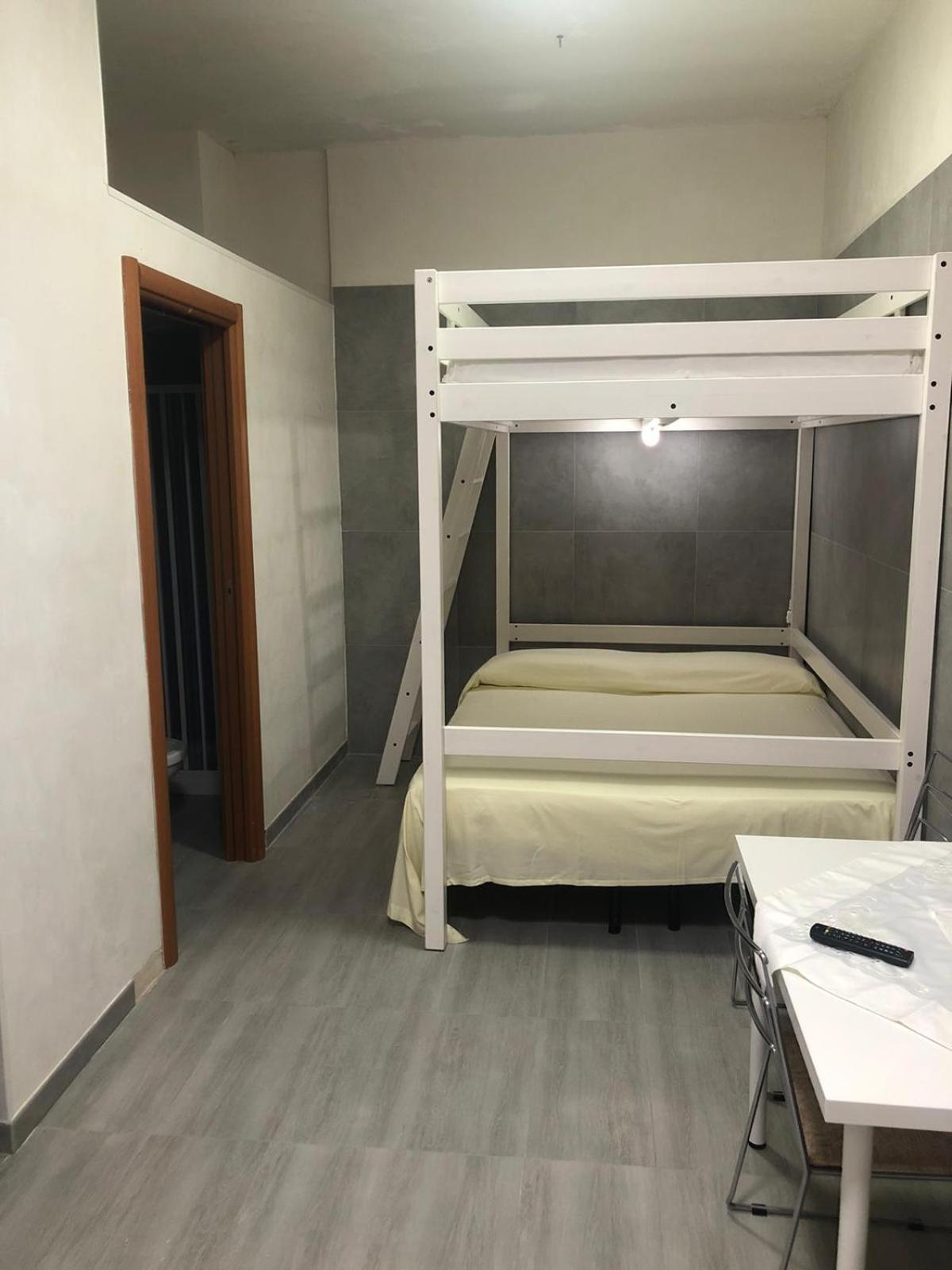 Quadruple Room with Private Bathroom photo 1