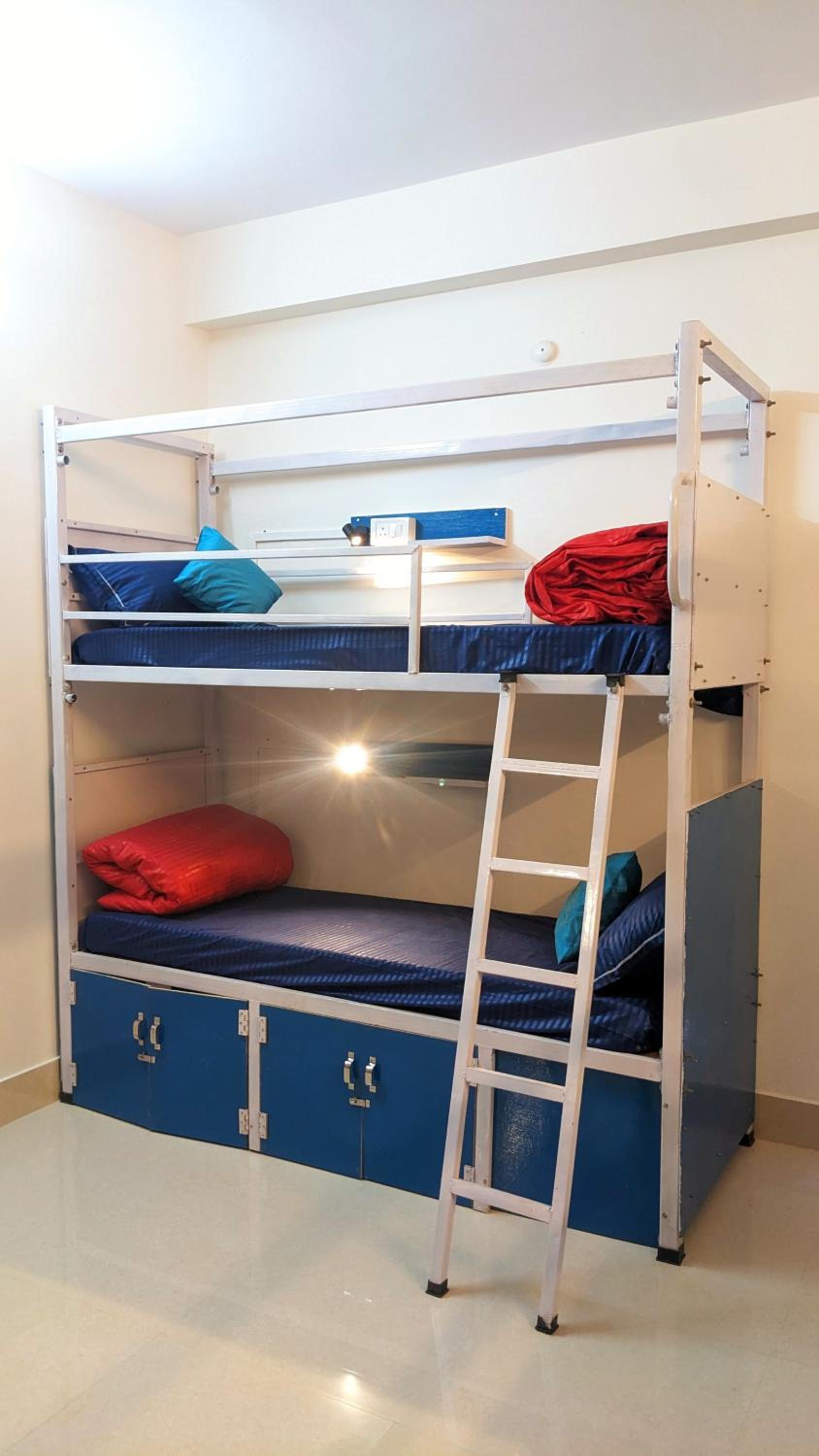 Bed in 6-Bed Mixed Dormitory Room photo 1