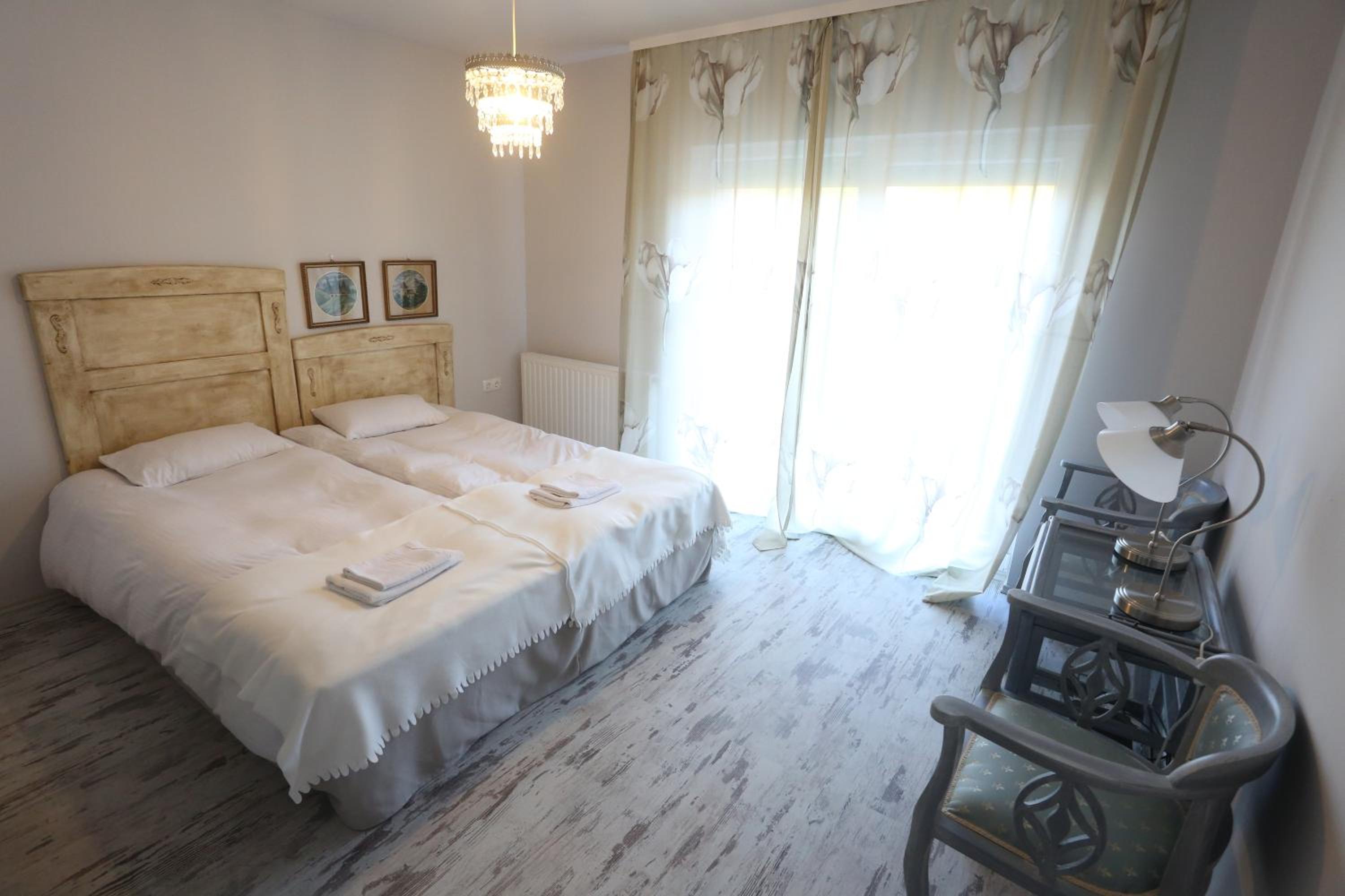 Double Room - Photo 3