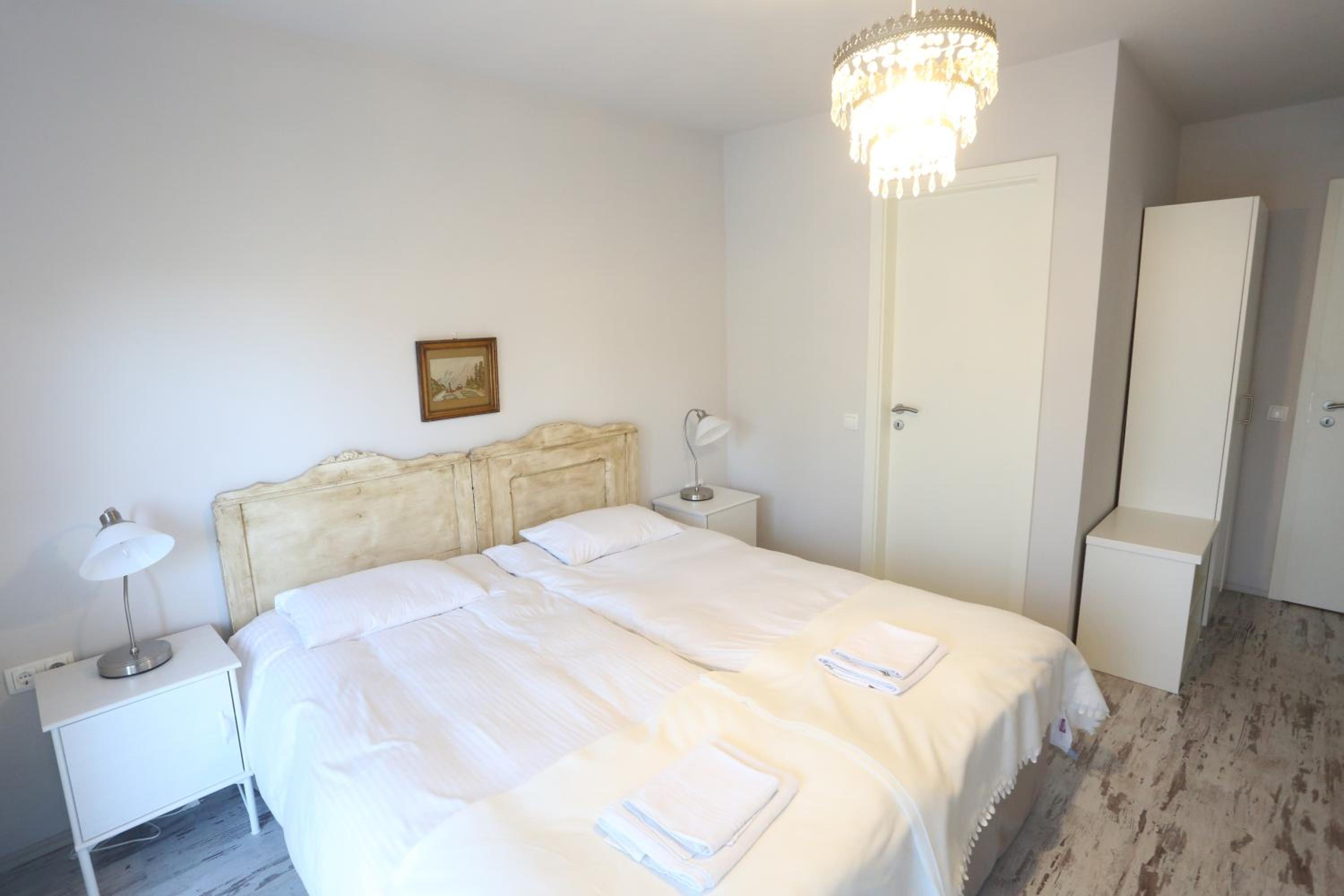 Double Room - Photo 4