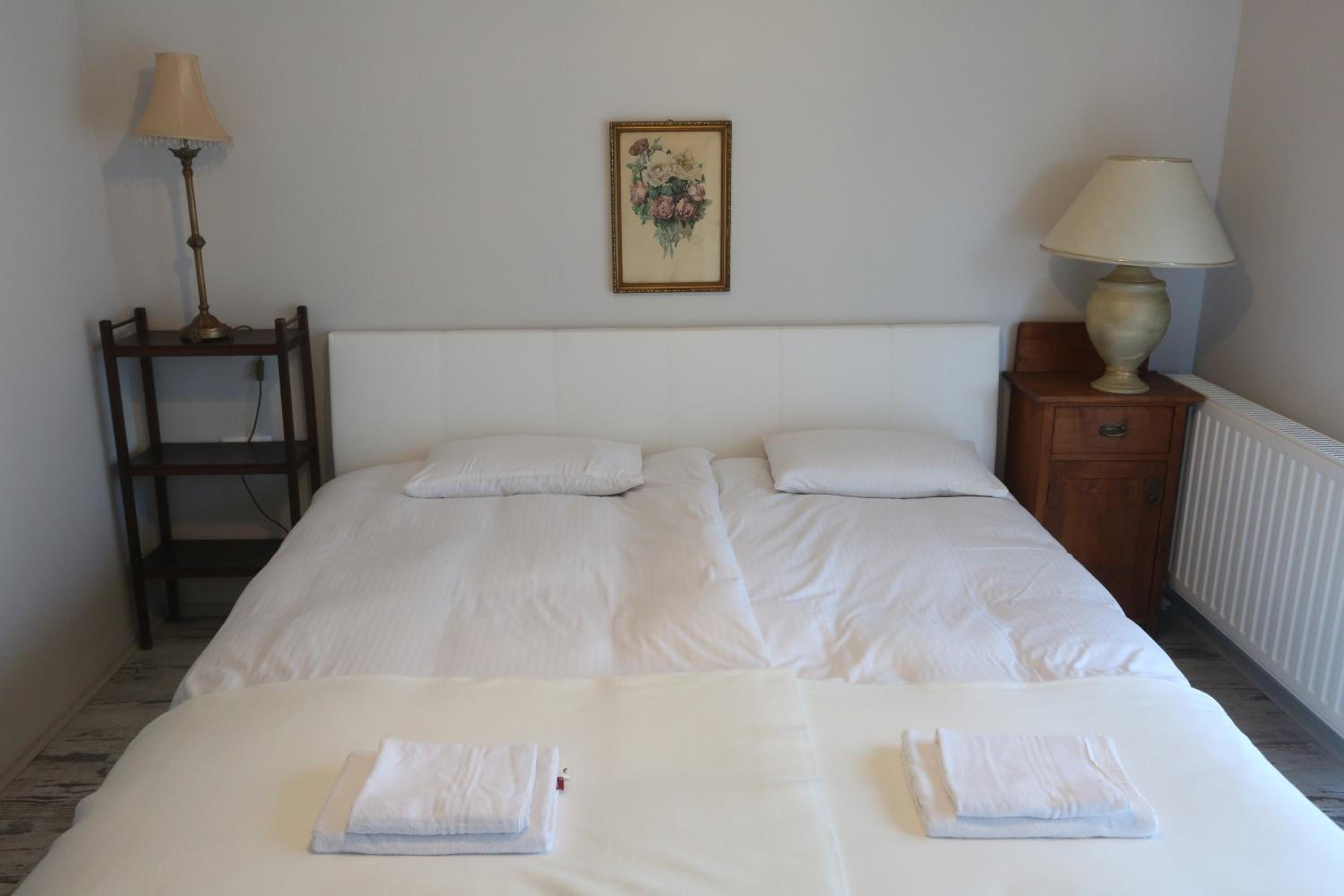 Double Room - Photo 5