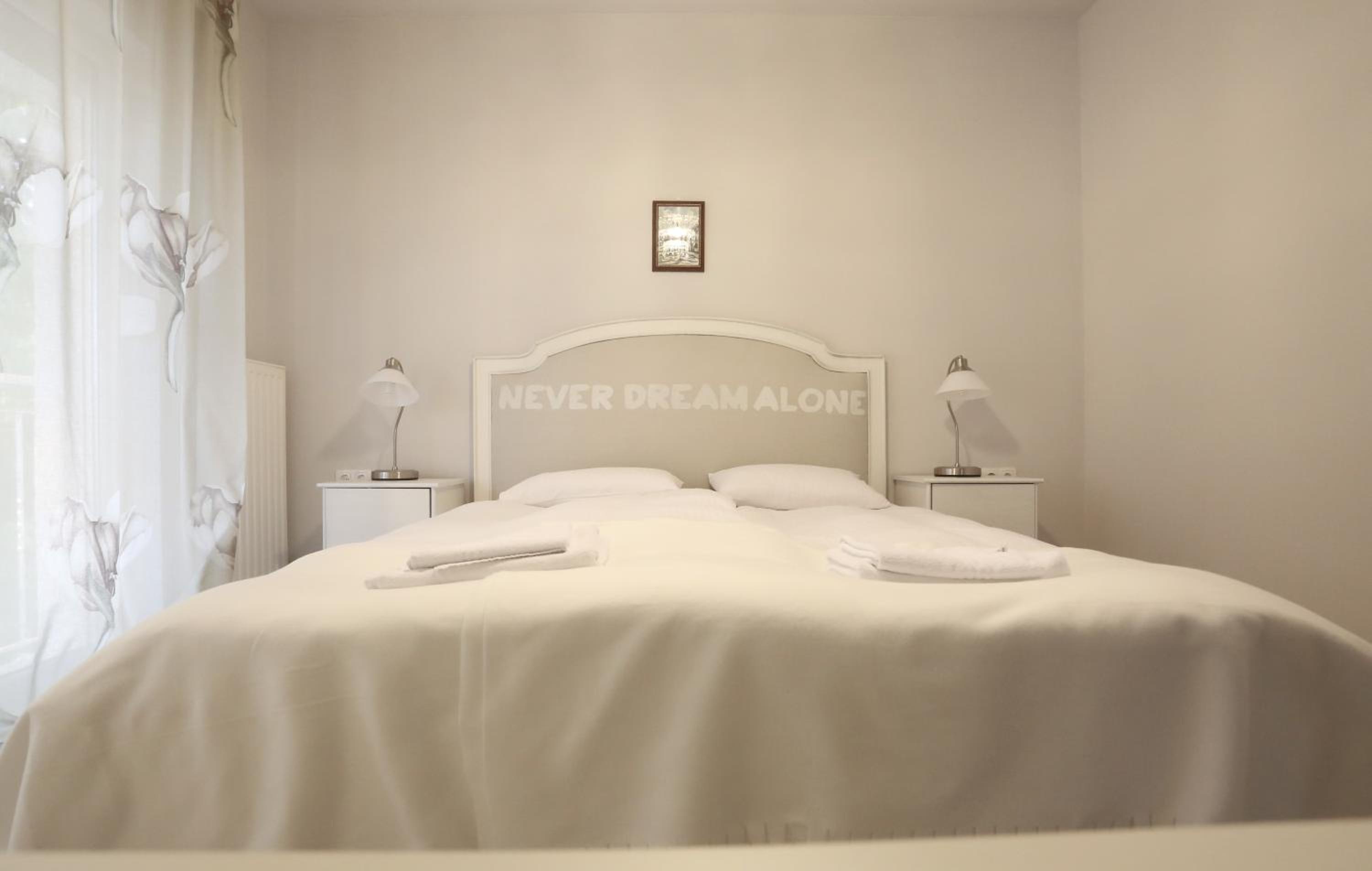 Double Room - Photo 9
