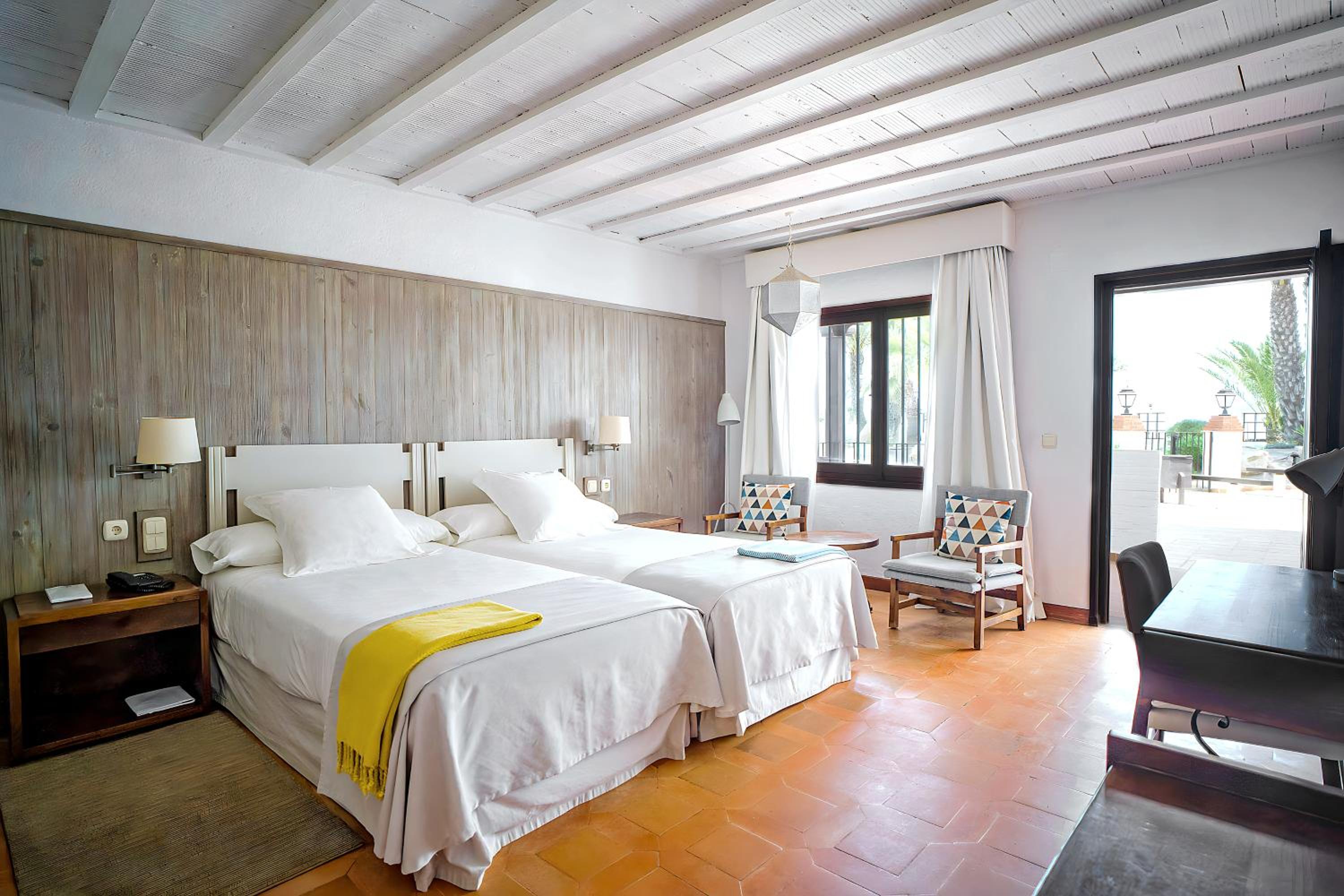 Standard Twin Room - Photo 1