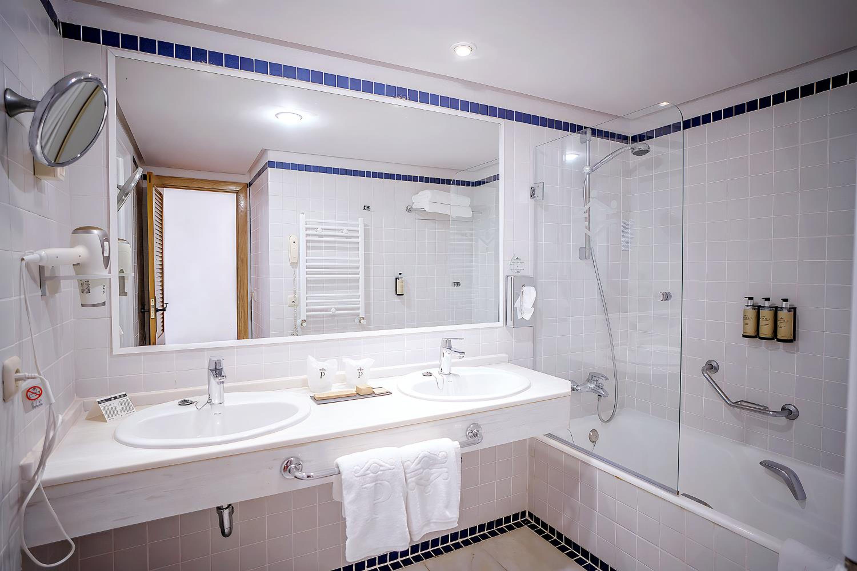 Standard Twin Room - Photo 3