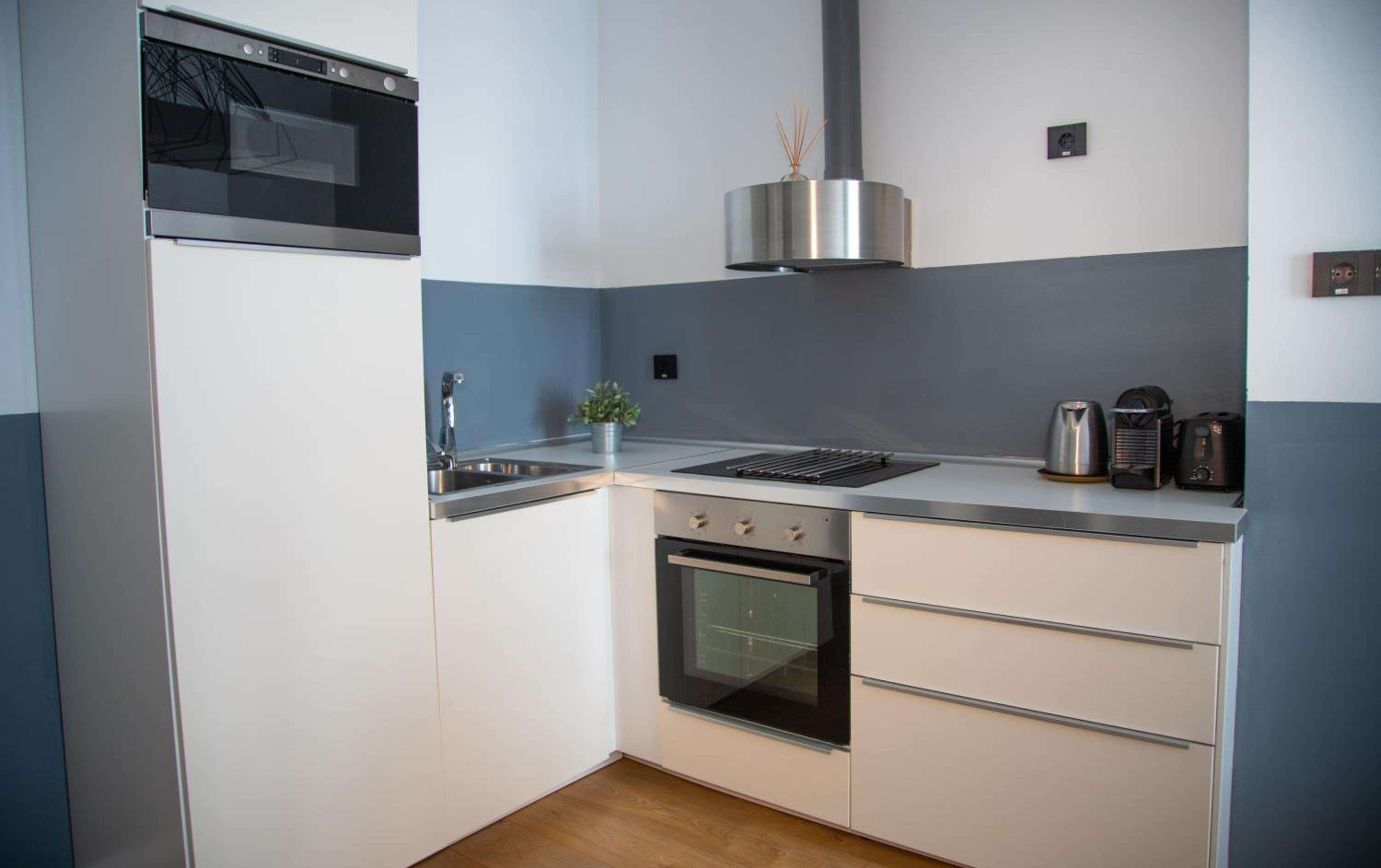 Apartment with Terrace - Photo 8
