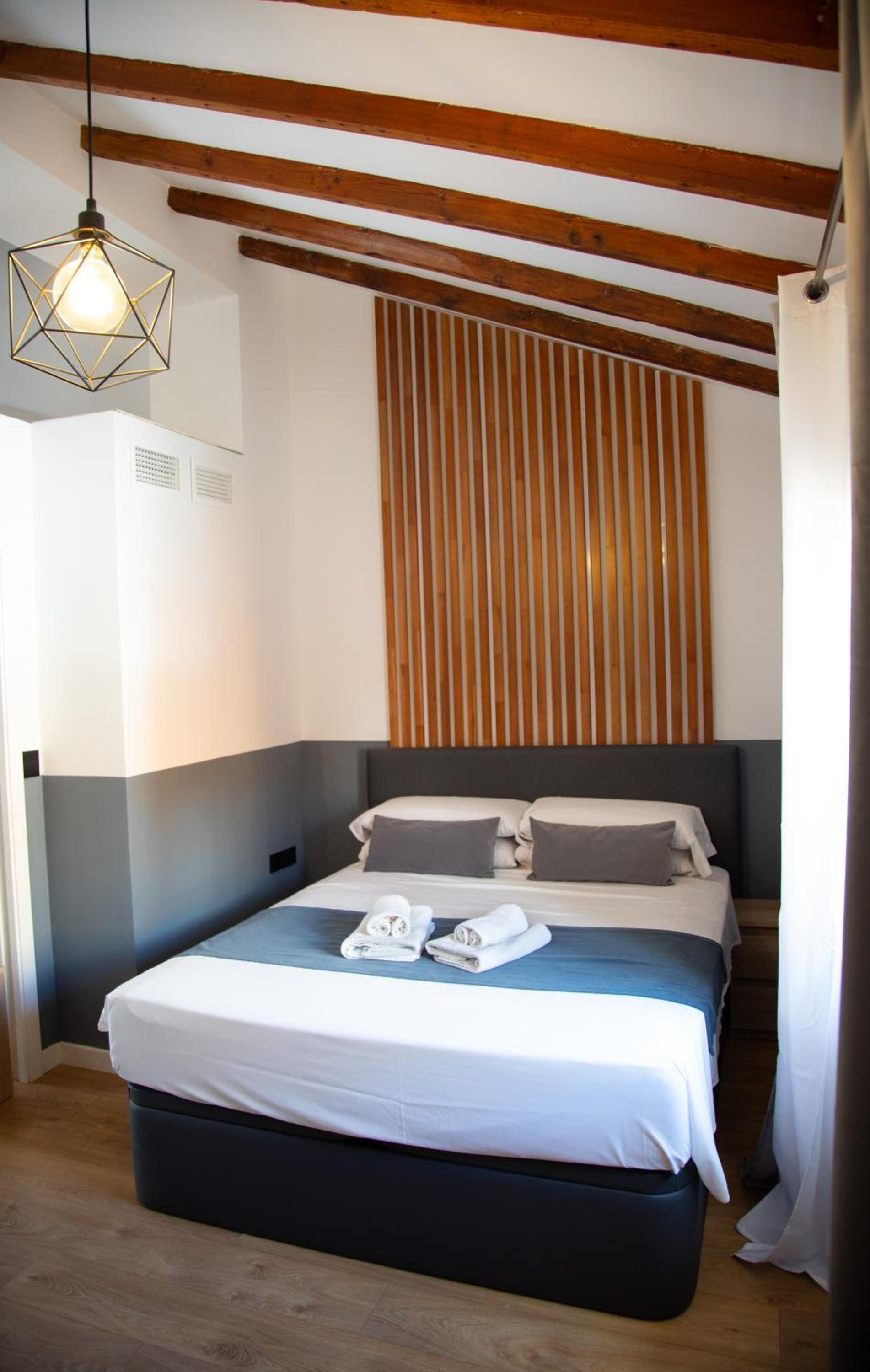 Apartment with Terrace - Photo 11