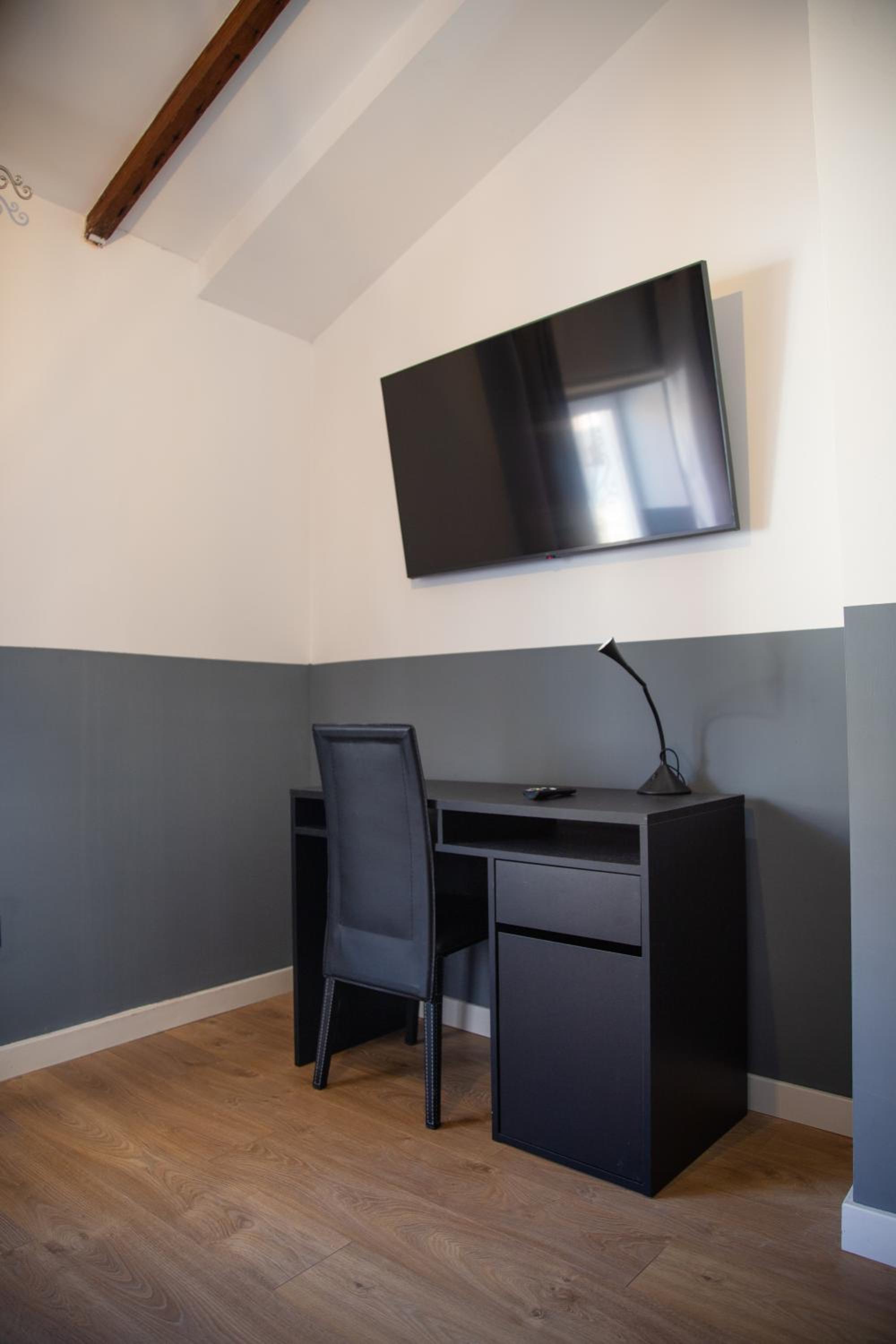 Apartment with Terrace - Photo 3