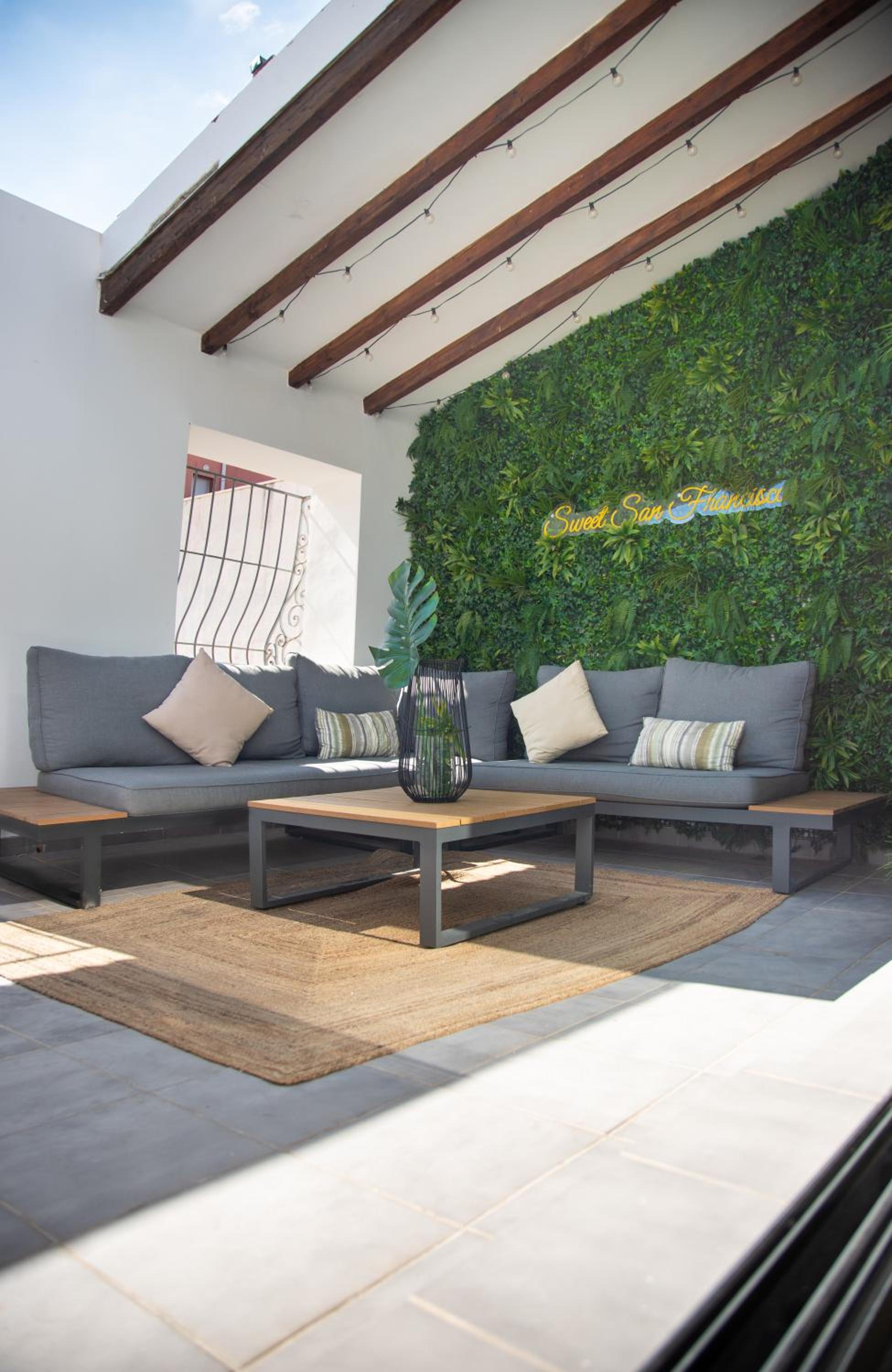 Apartment with Terrace - Photo 4