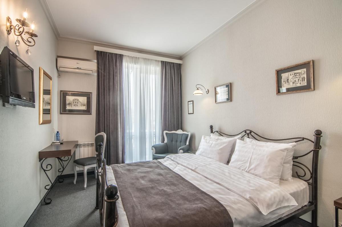 Double Room with Balcony and City View photo 1