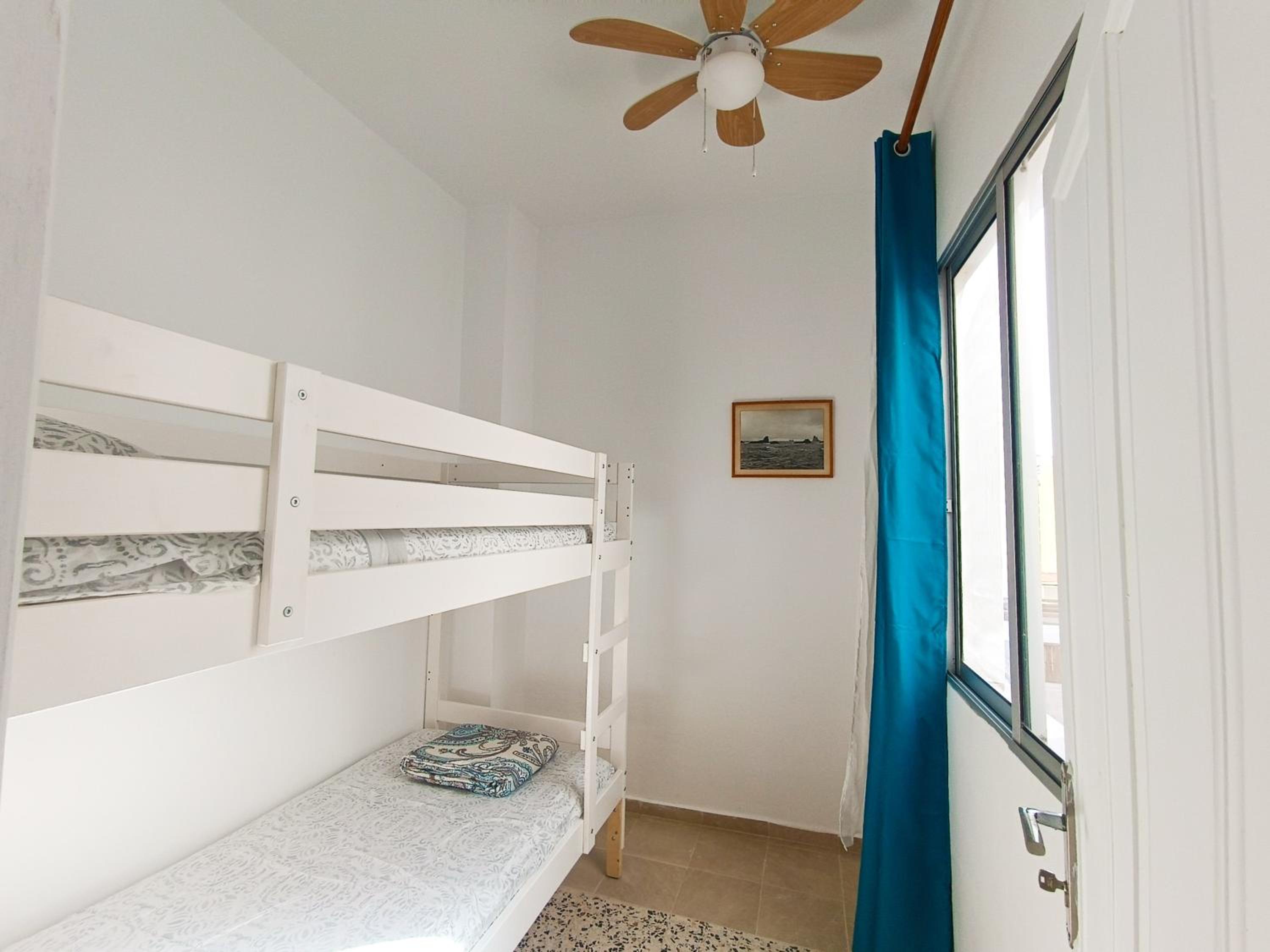 Budget Twin Room - Photo 5