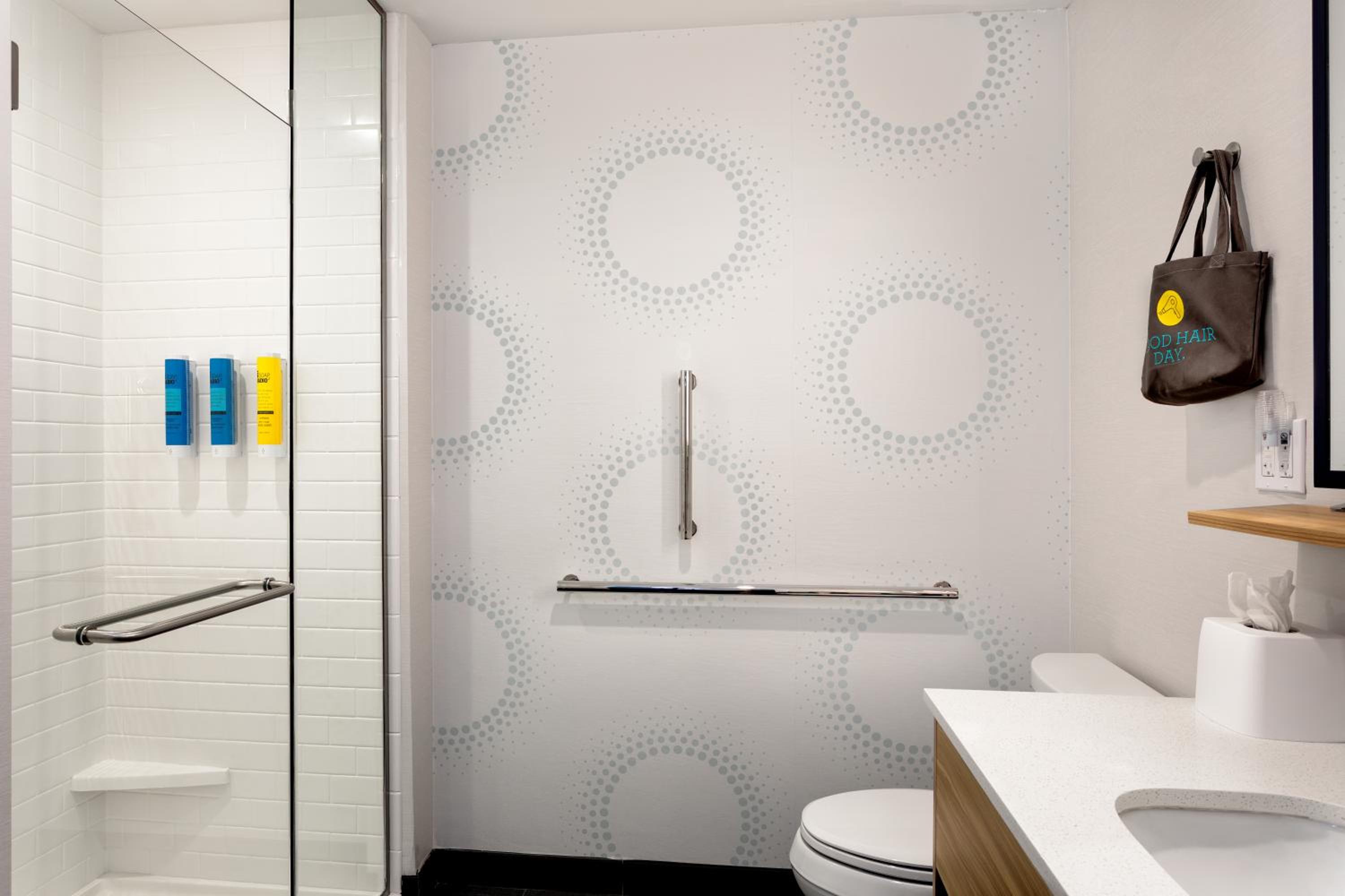 King Room - Hearing Accessible - Photo 2