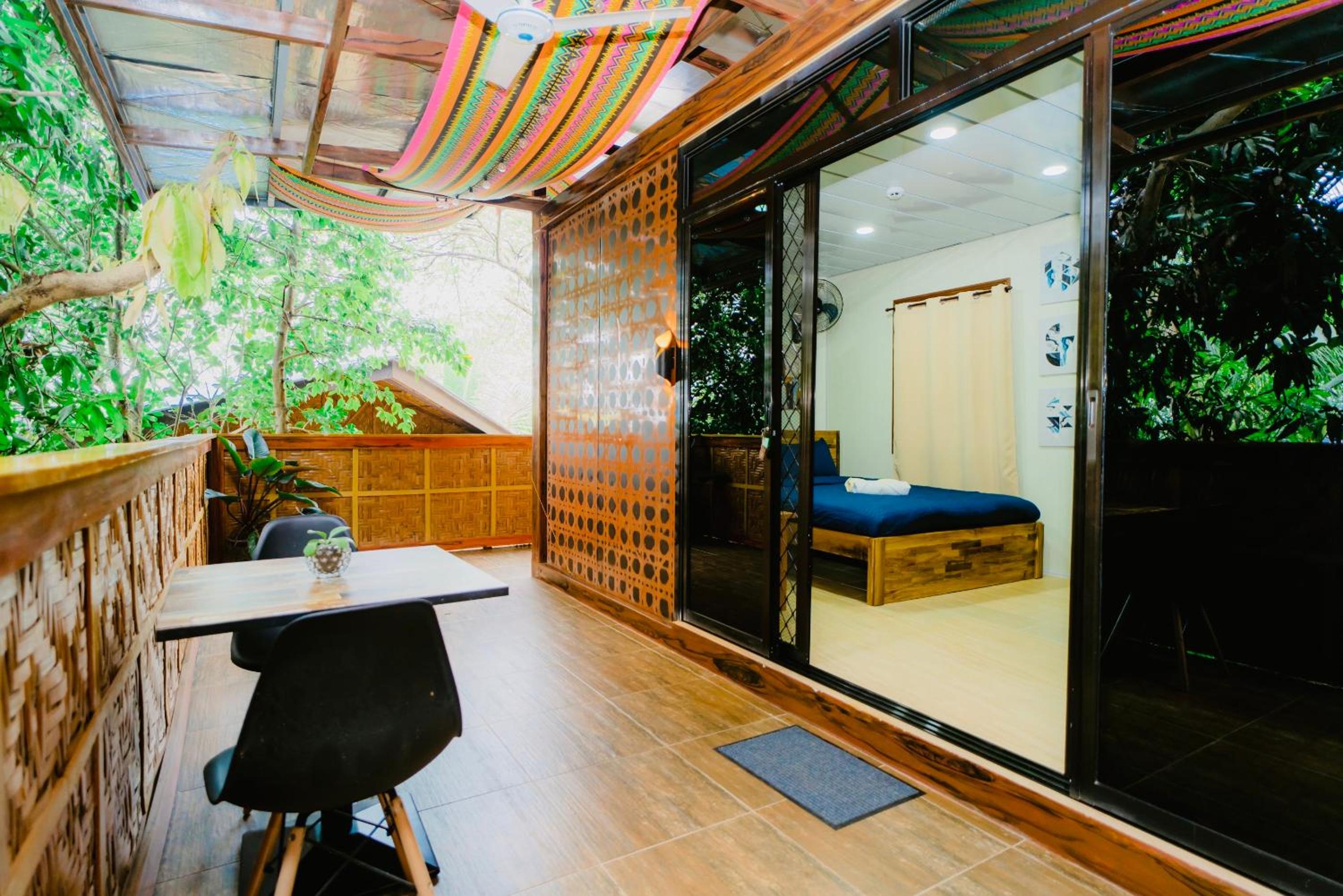 Queen Room with Pool View - Photo 2