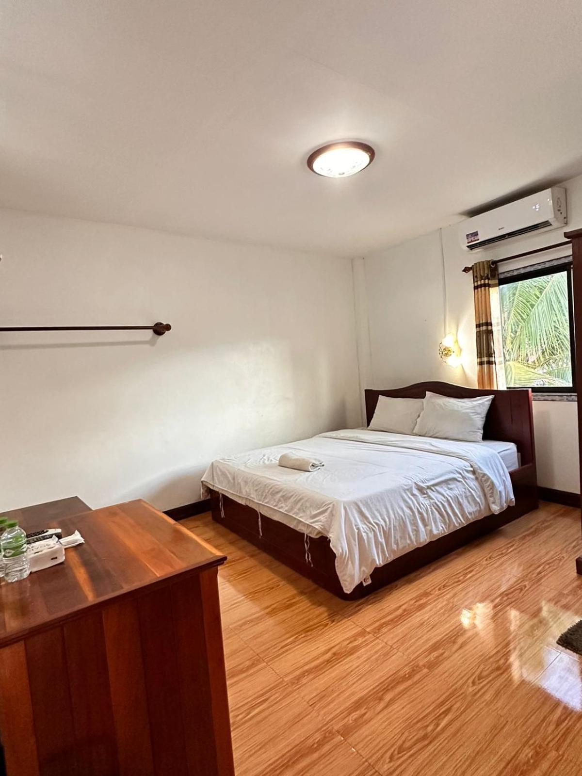 Standard King Room photo 3