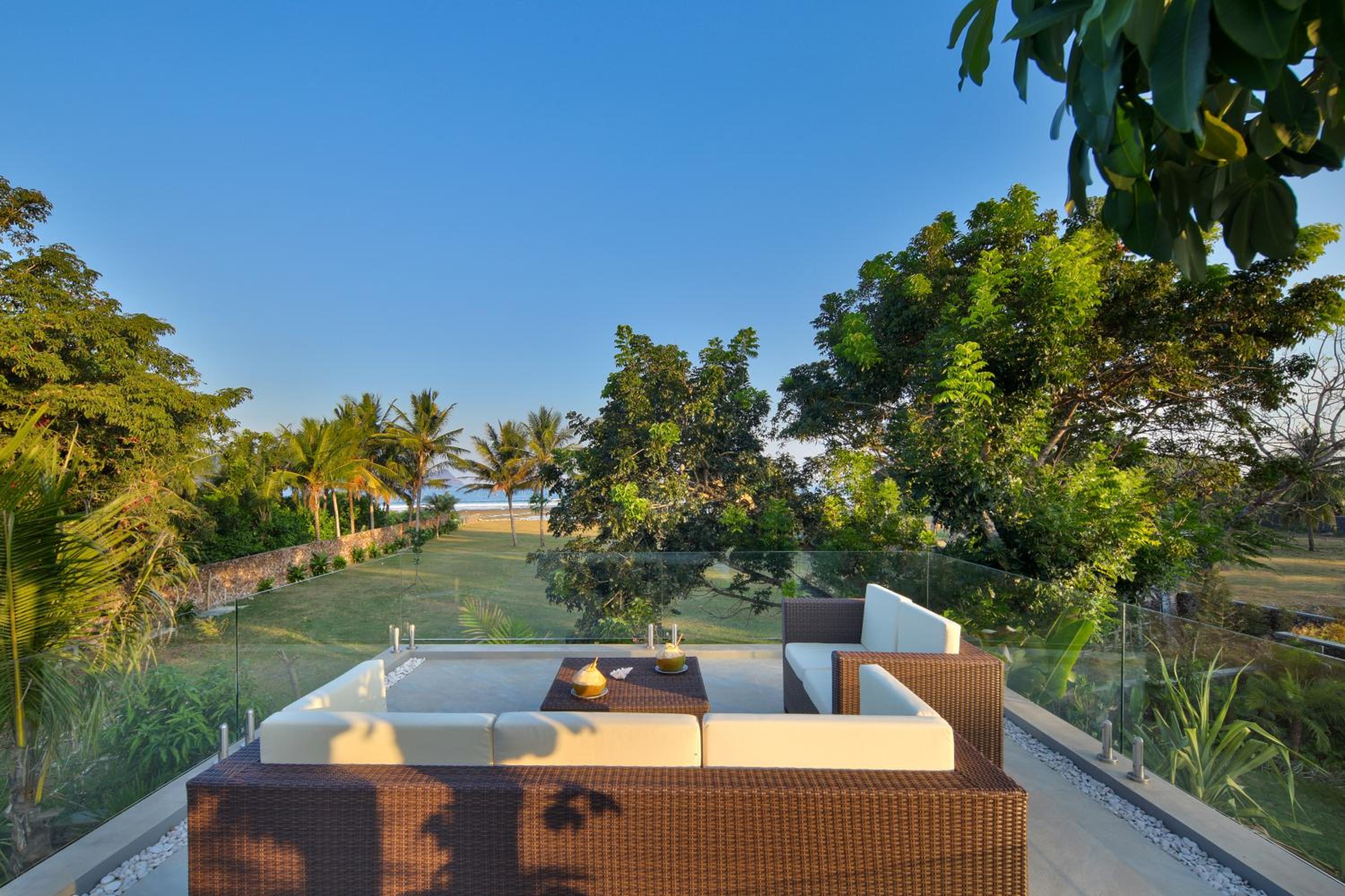 Villa photo 2