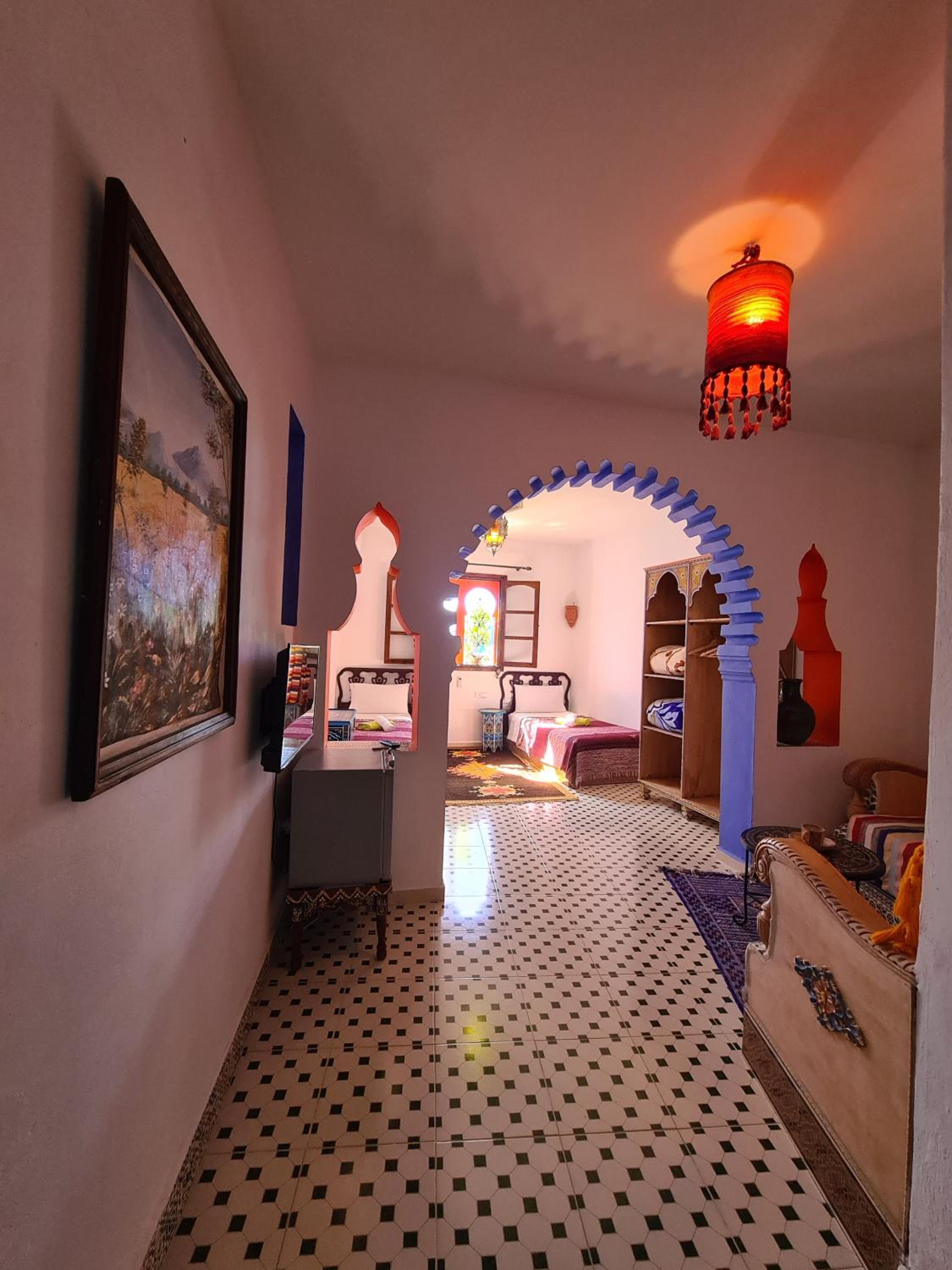Large Twin Room - Photo 2