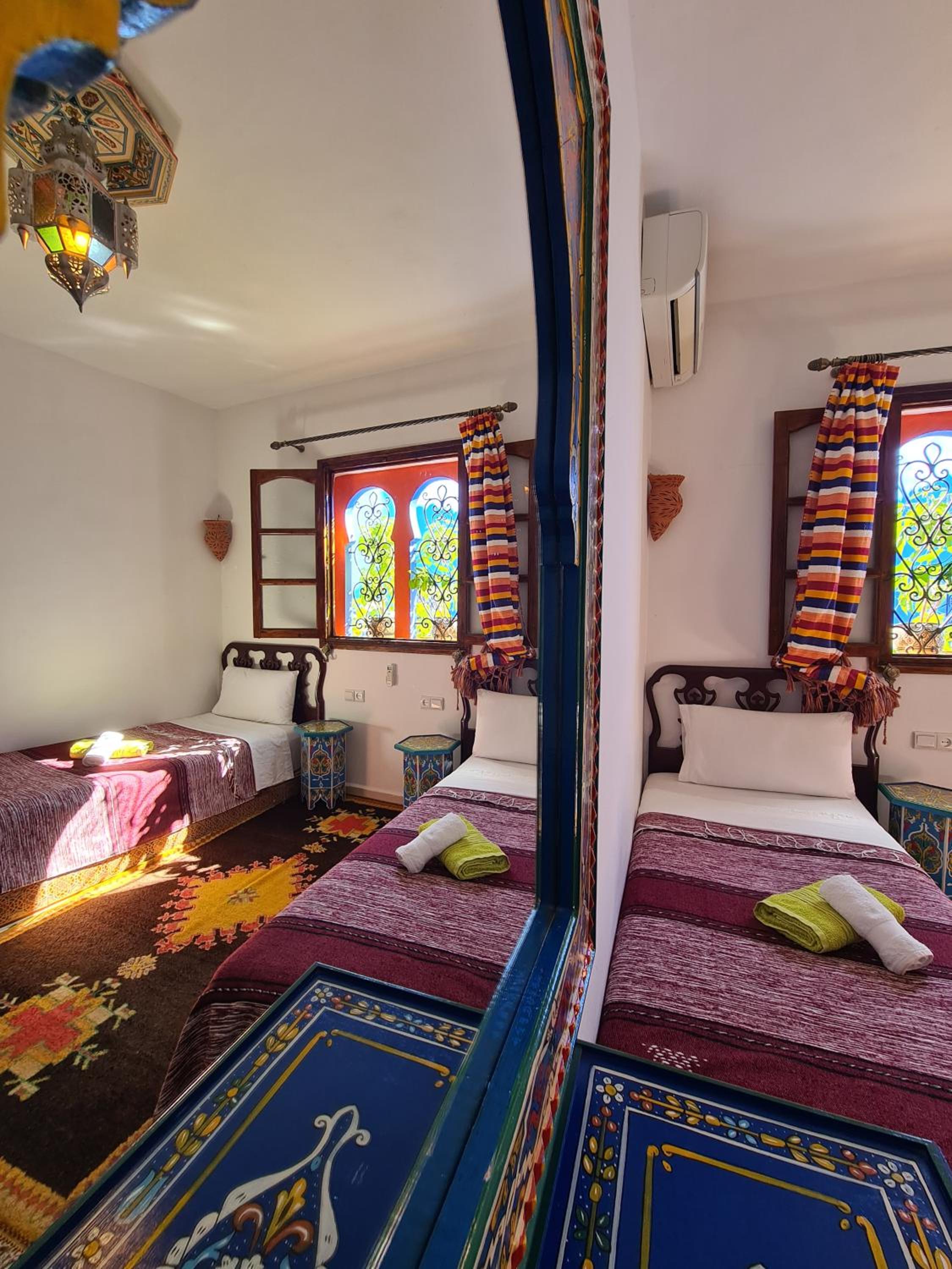 Large Twin Room - Photo 3