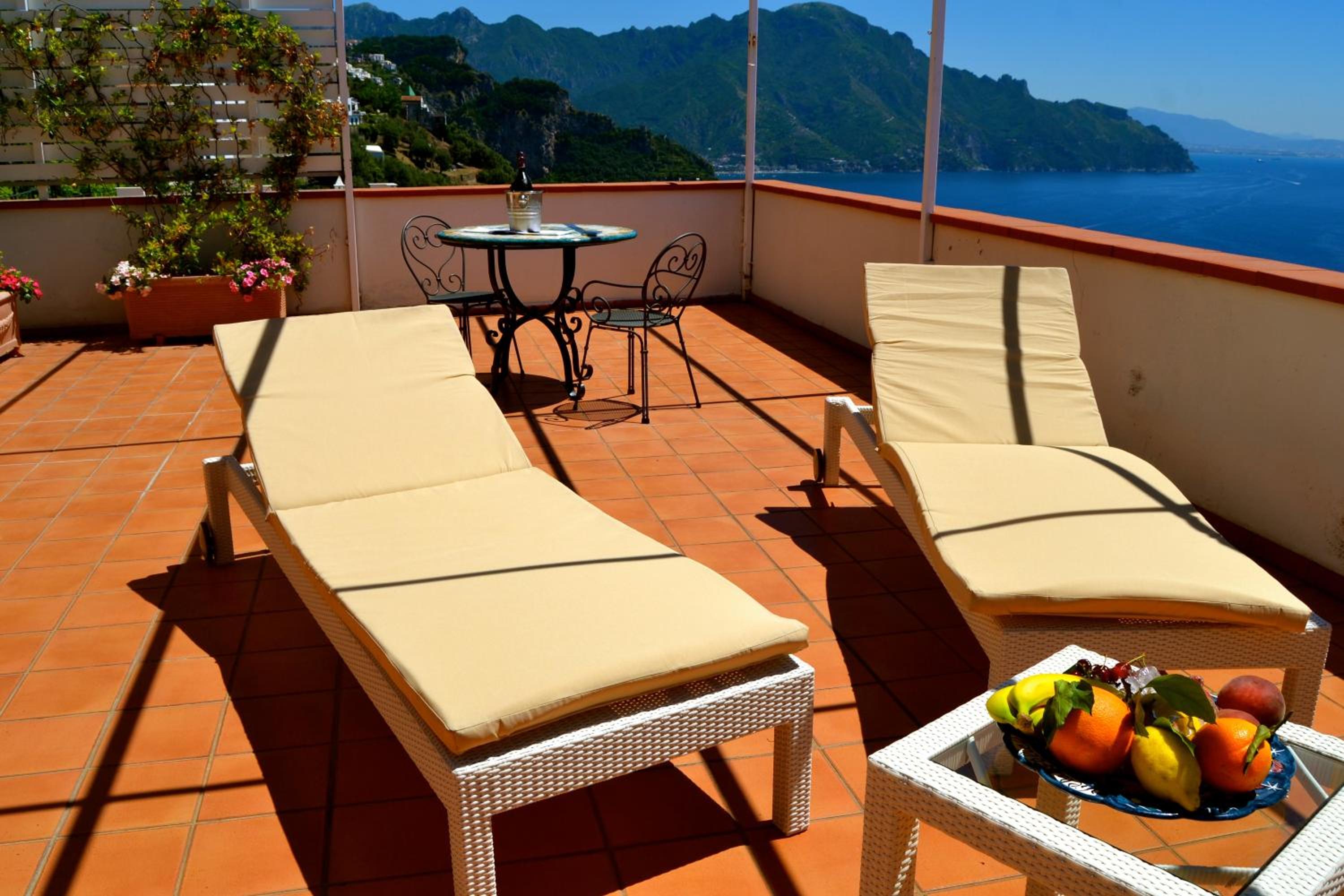 Junior Suite with Terrace and Sea View - Photo 12