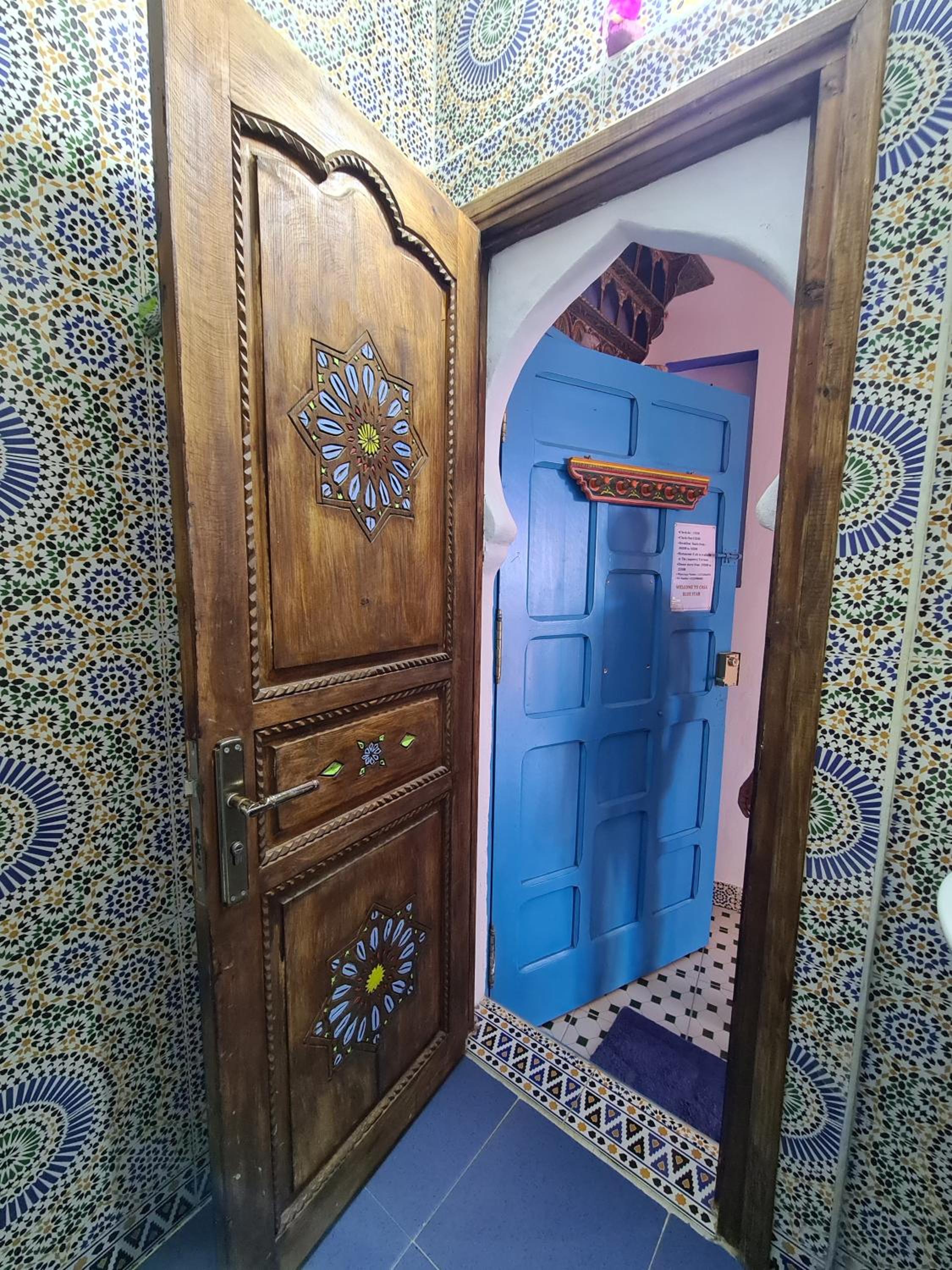 Large Twin Room - Photo 8