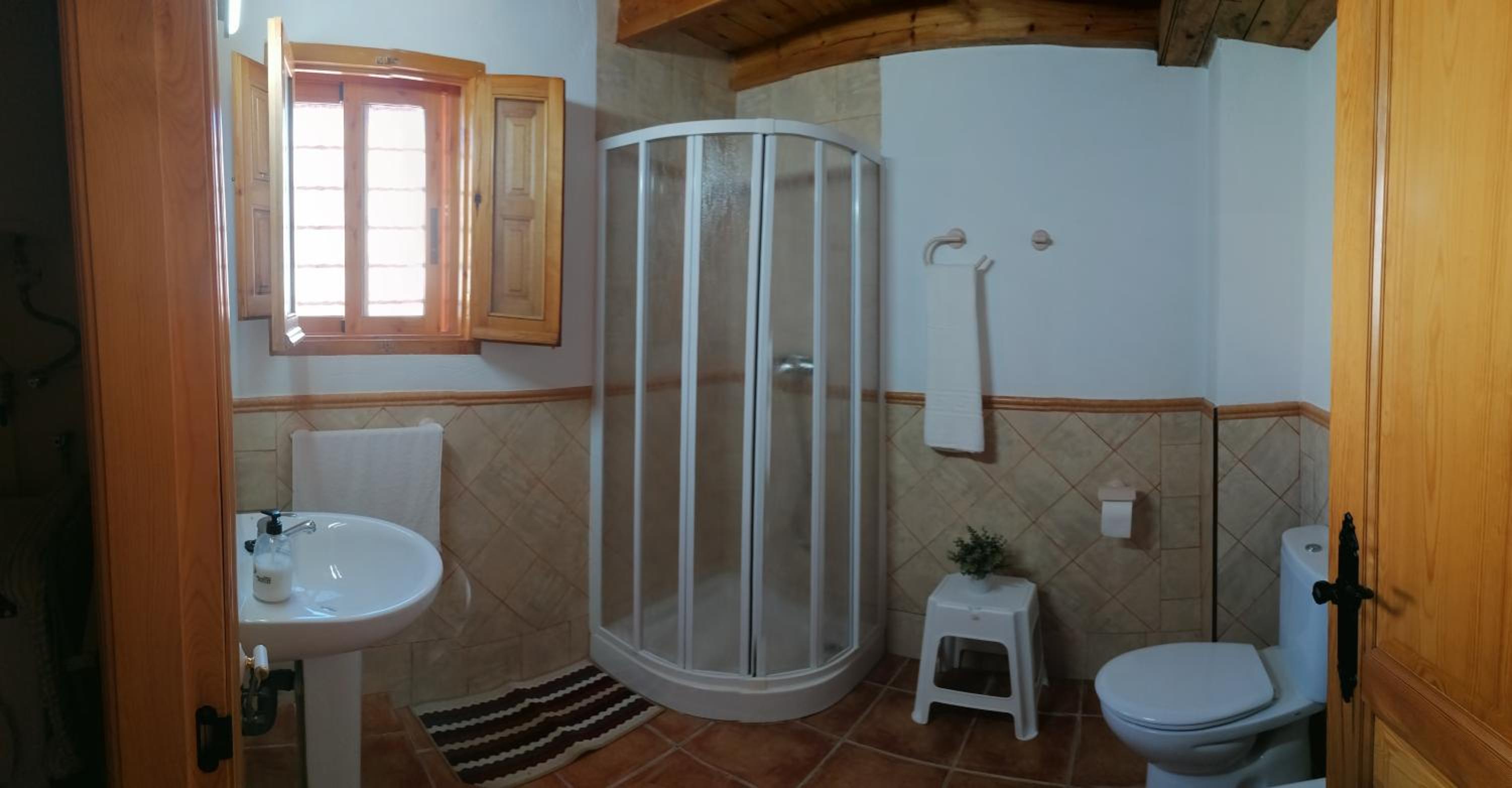 Seven-Bedroom House photo 3