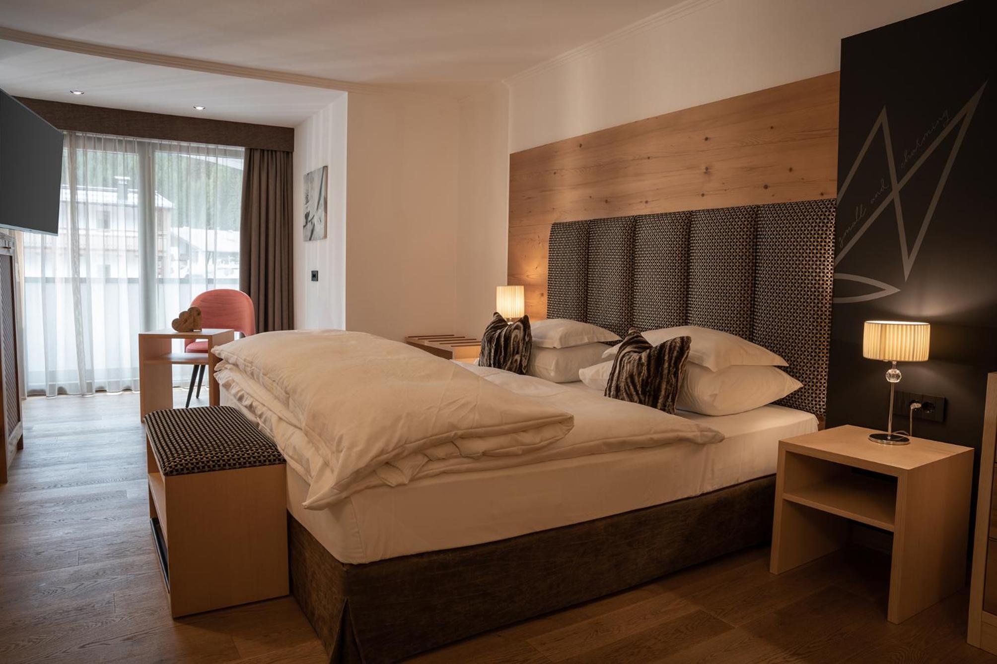 Deluxe Room - Photo 5