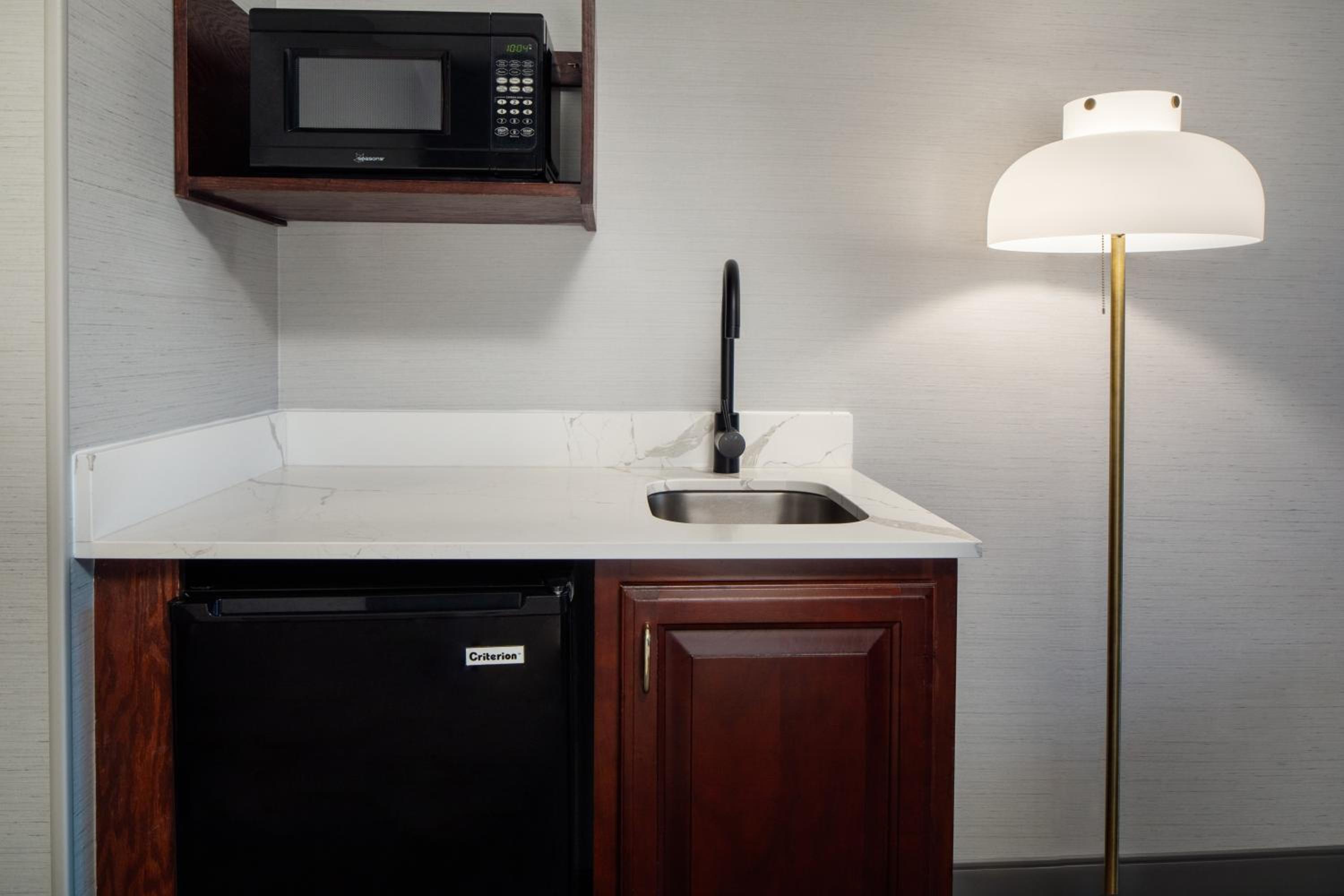King Suite with Spa Bath - Photo 6