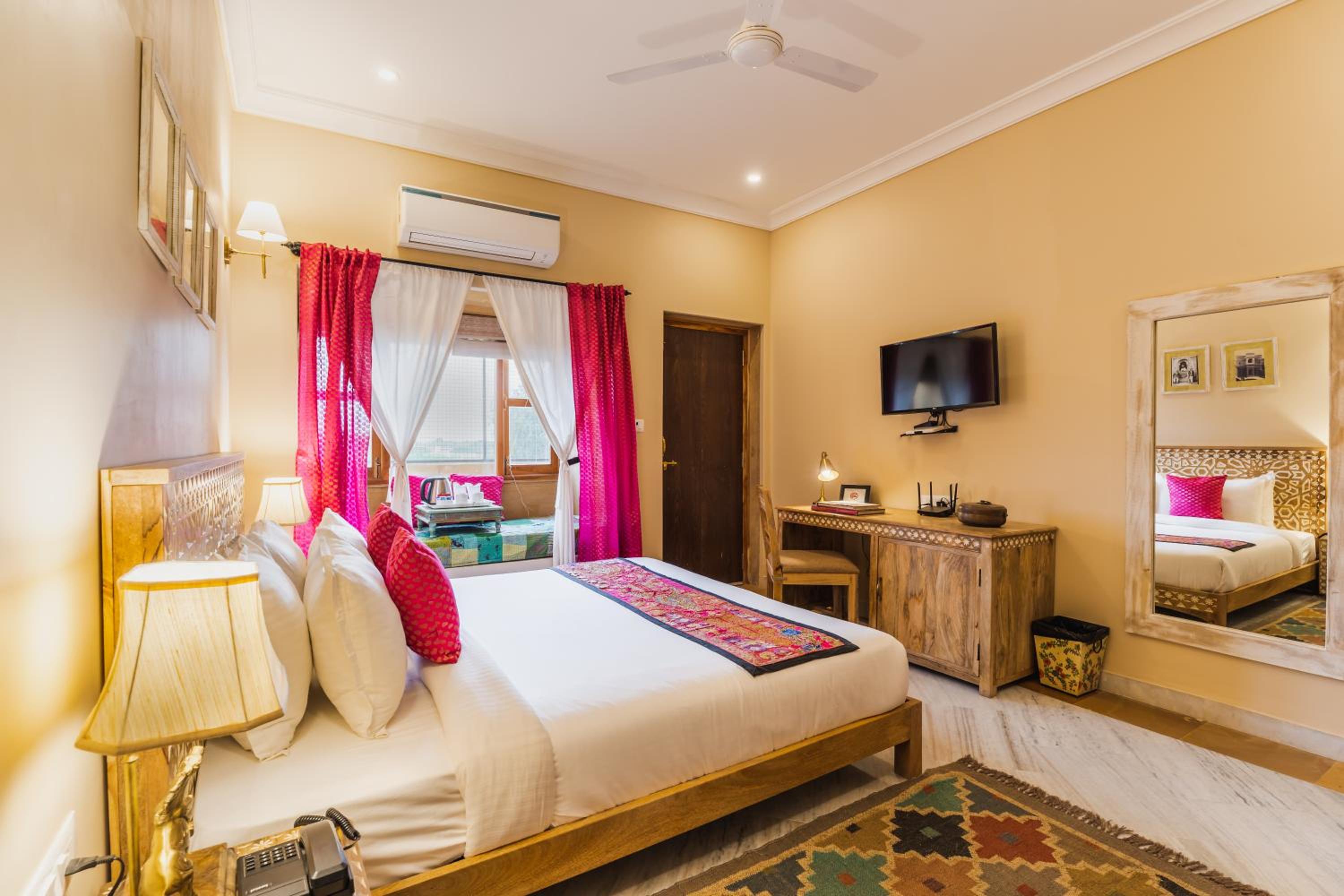 Deluxe Room - Photo 4