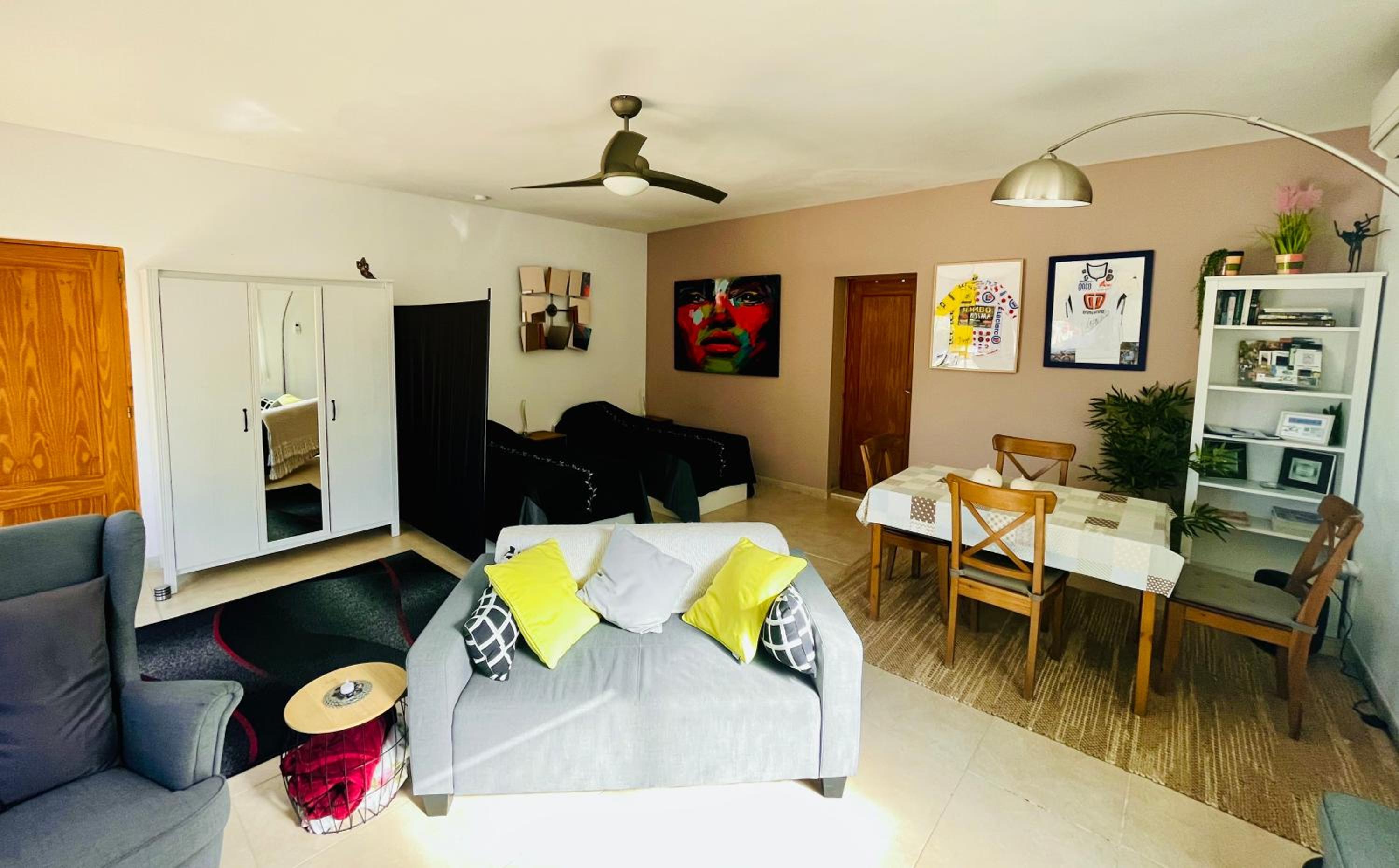 Apartamento con vista a la piscina