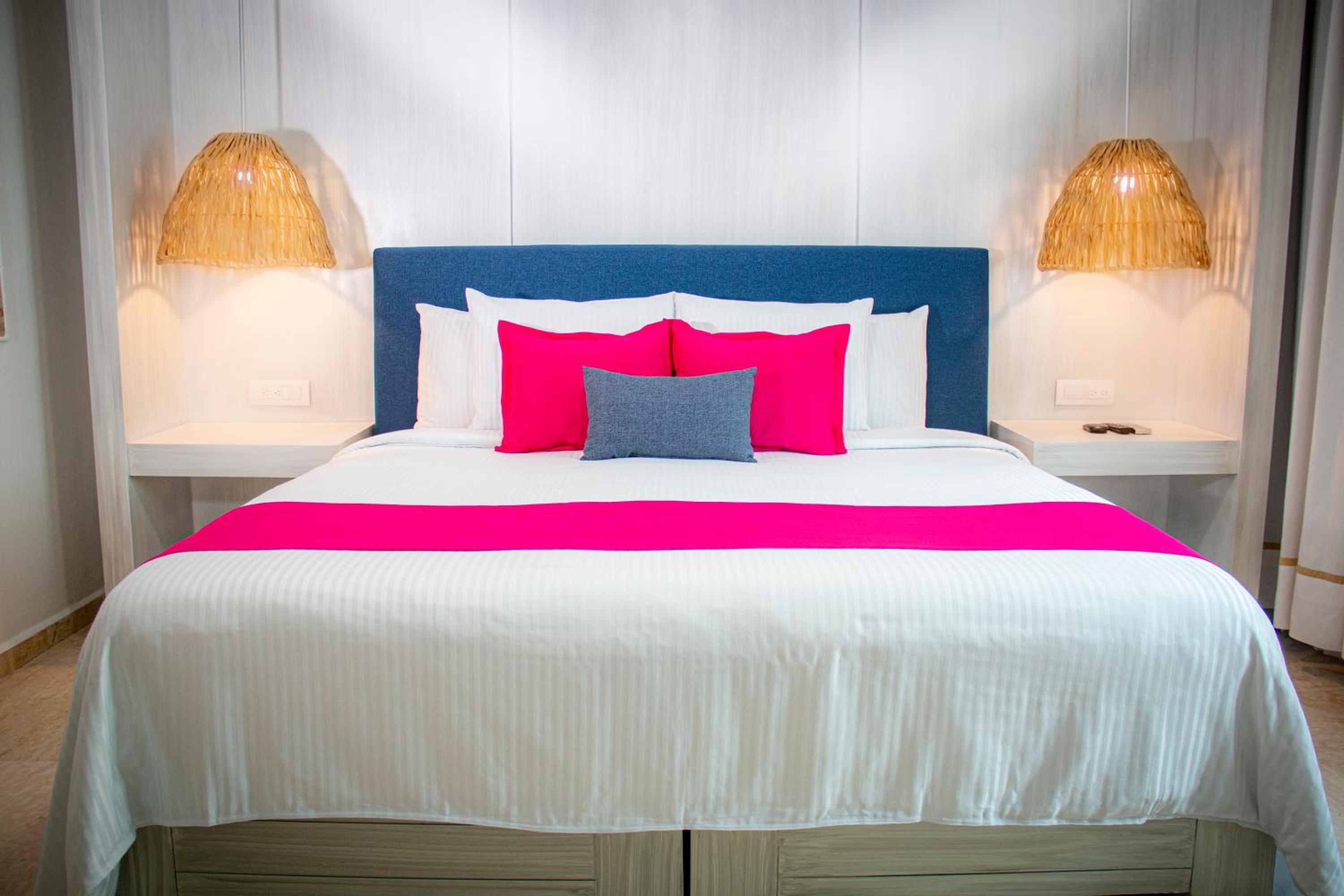 Suite - Photo 15