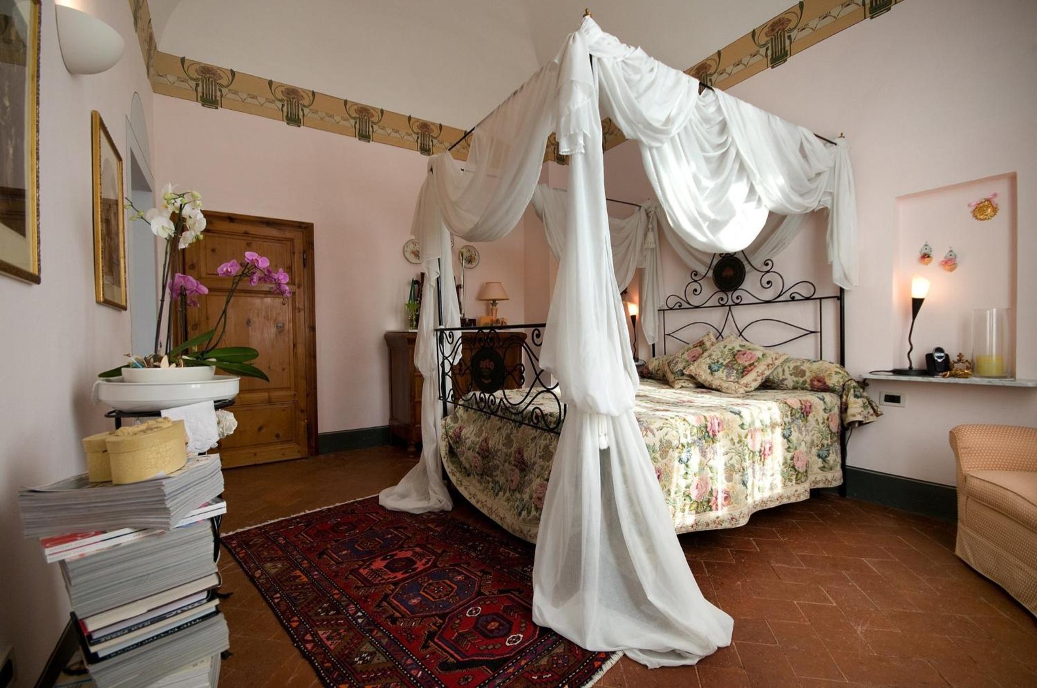 Five-Bedroom Villa photo 1