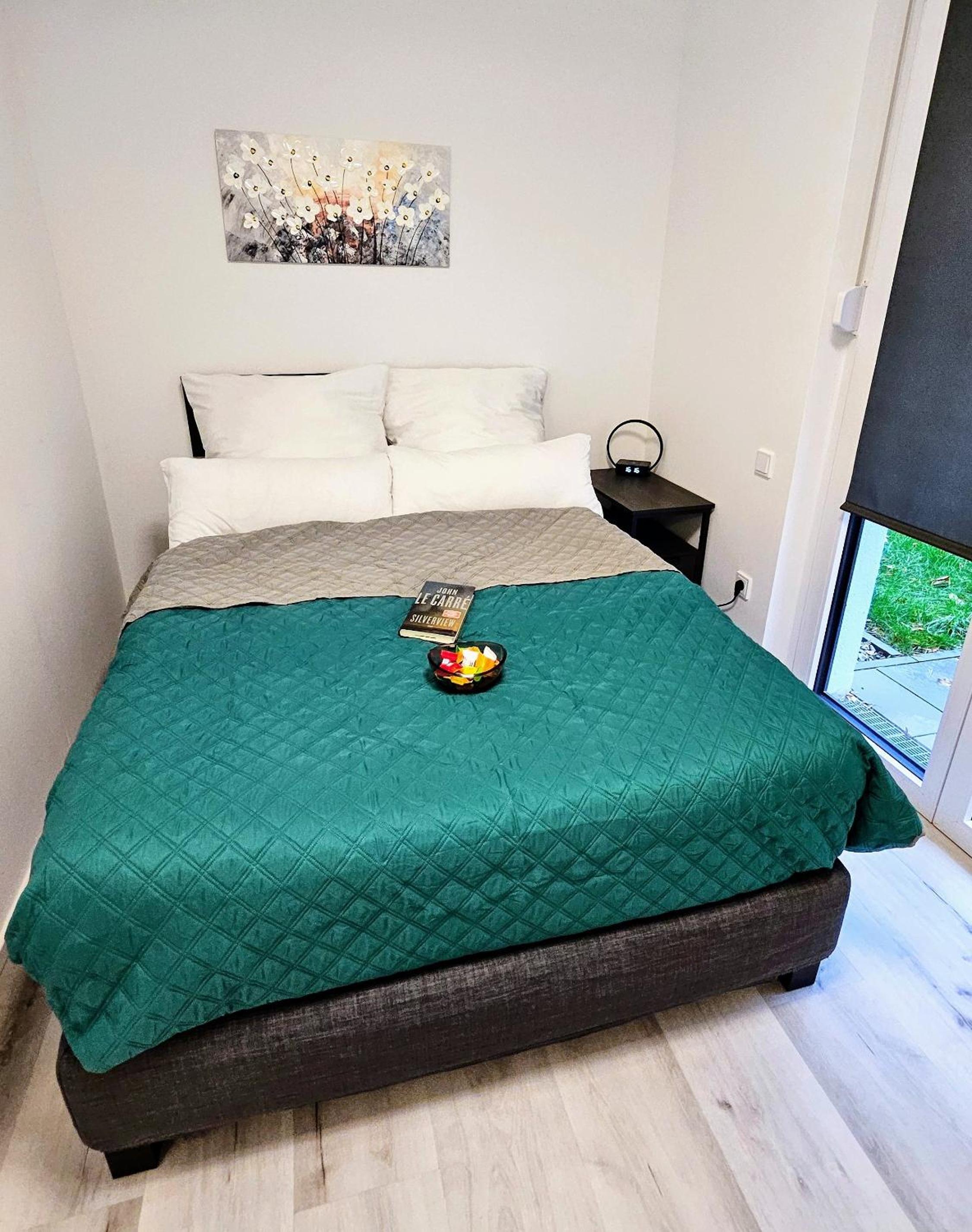One-Bedroom Apartment photo 1