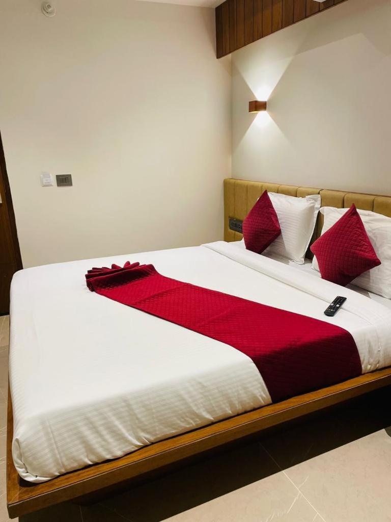 Deluxe Double Room - Photo 8