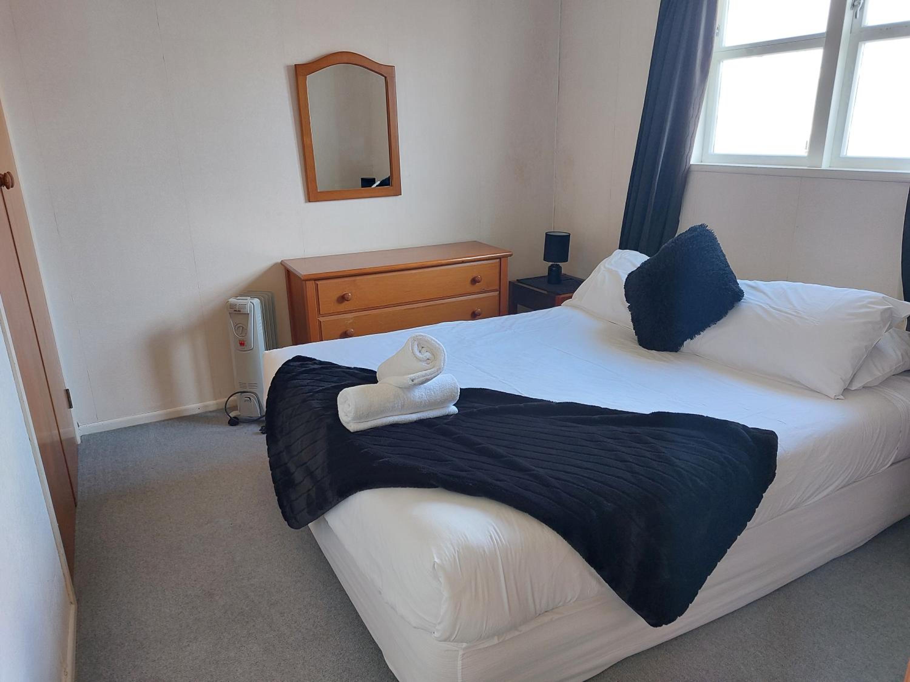 Large Double Room - Photo 1