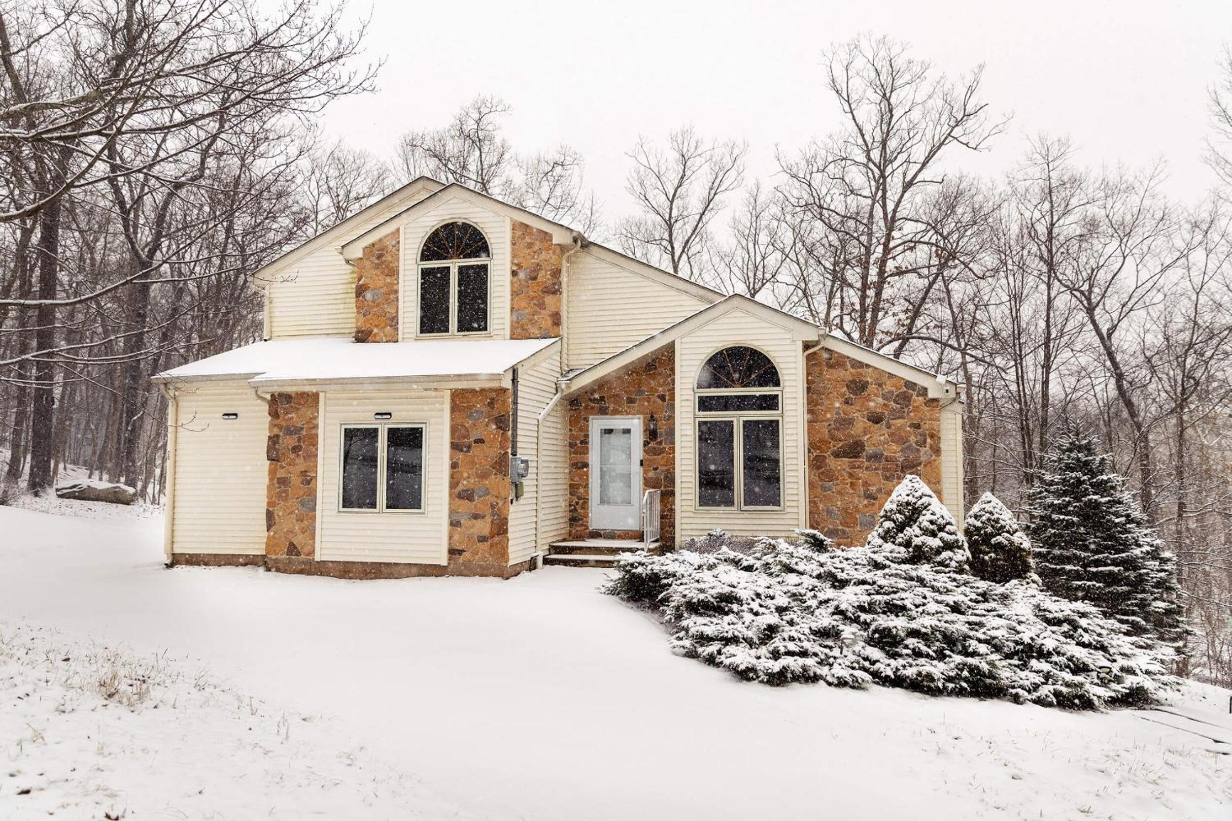 Four-Bedroom House photo 2