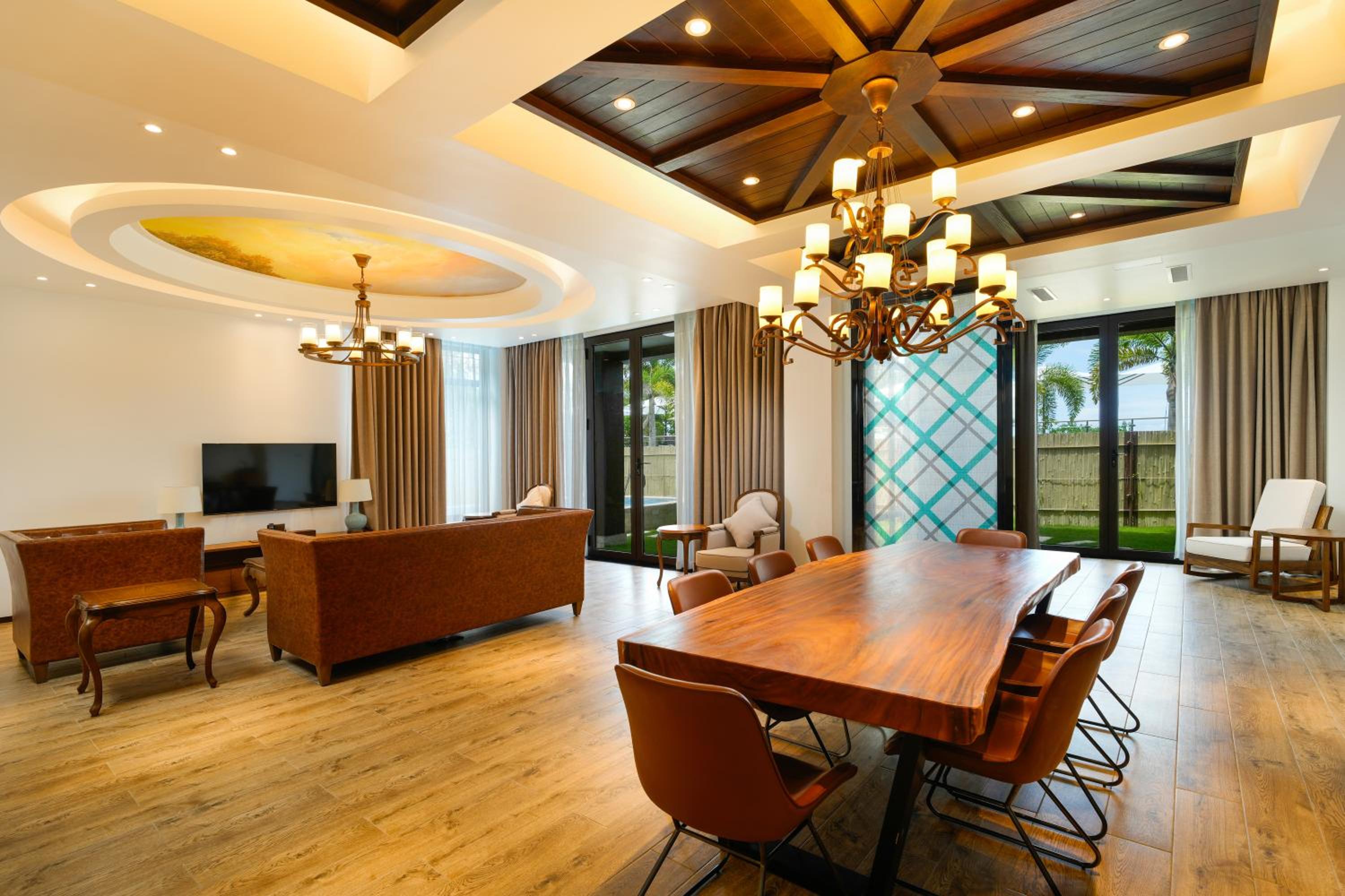 Three-Bedroom Villa - Photo 2