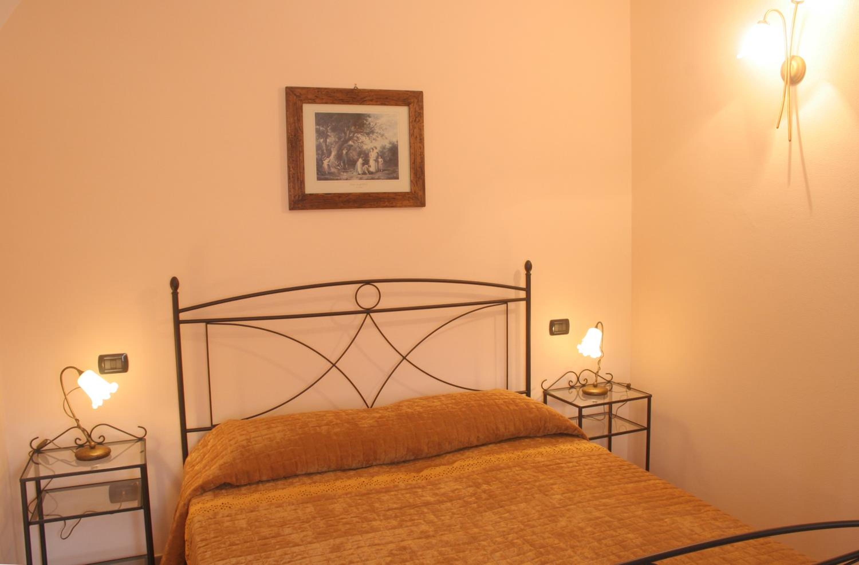 One-Bedroom Apartment photo 3