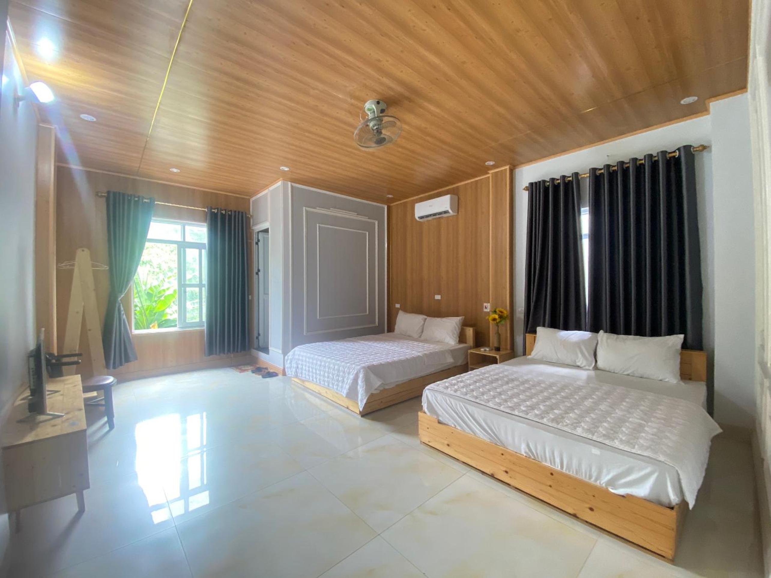 Twin Room With View