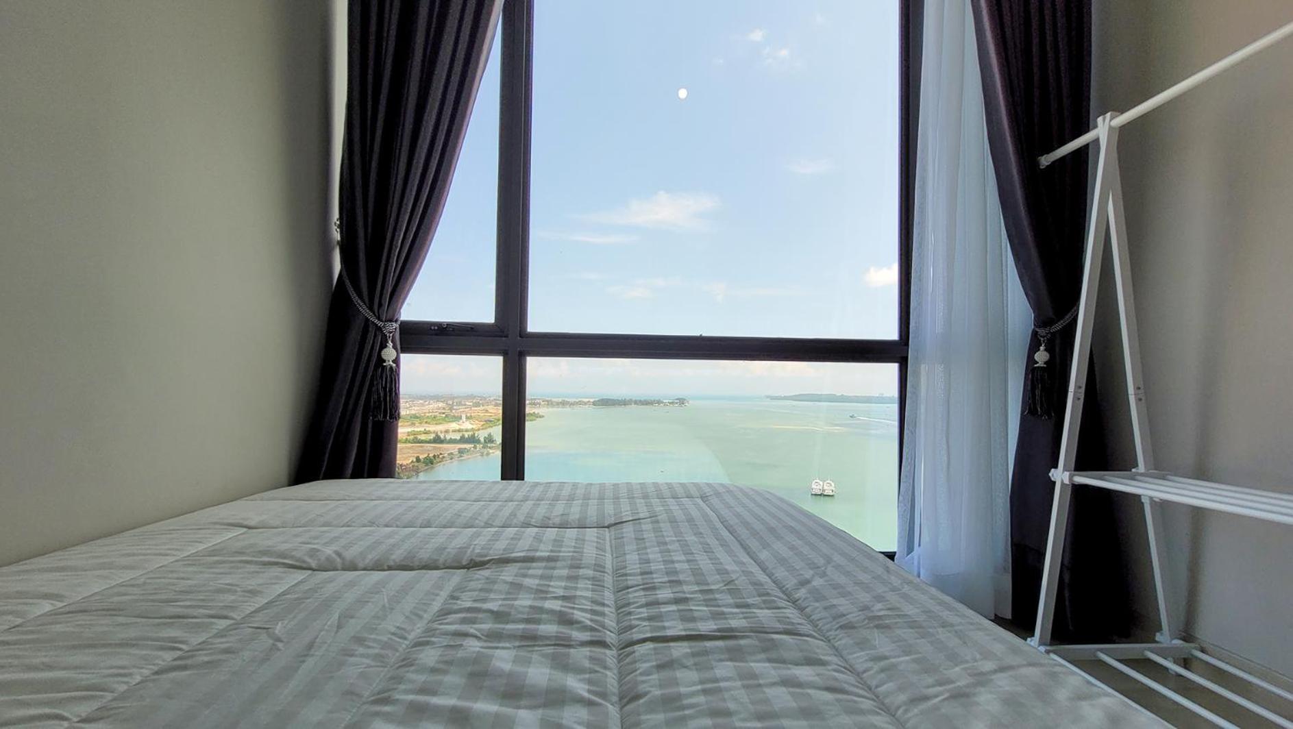 Deluxe Suite with Sea View - Photo 9
