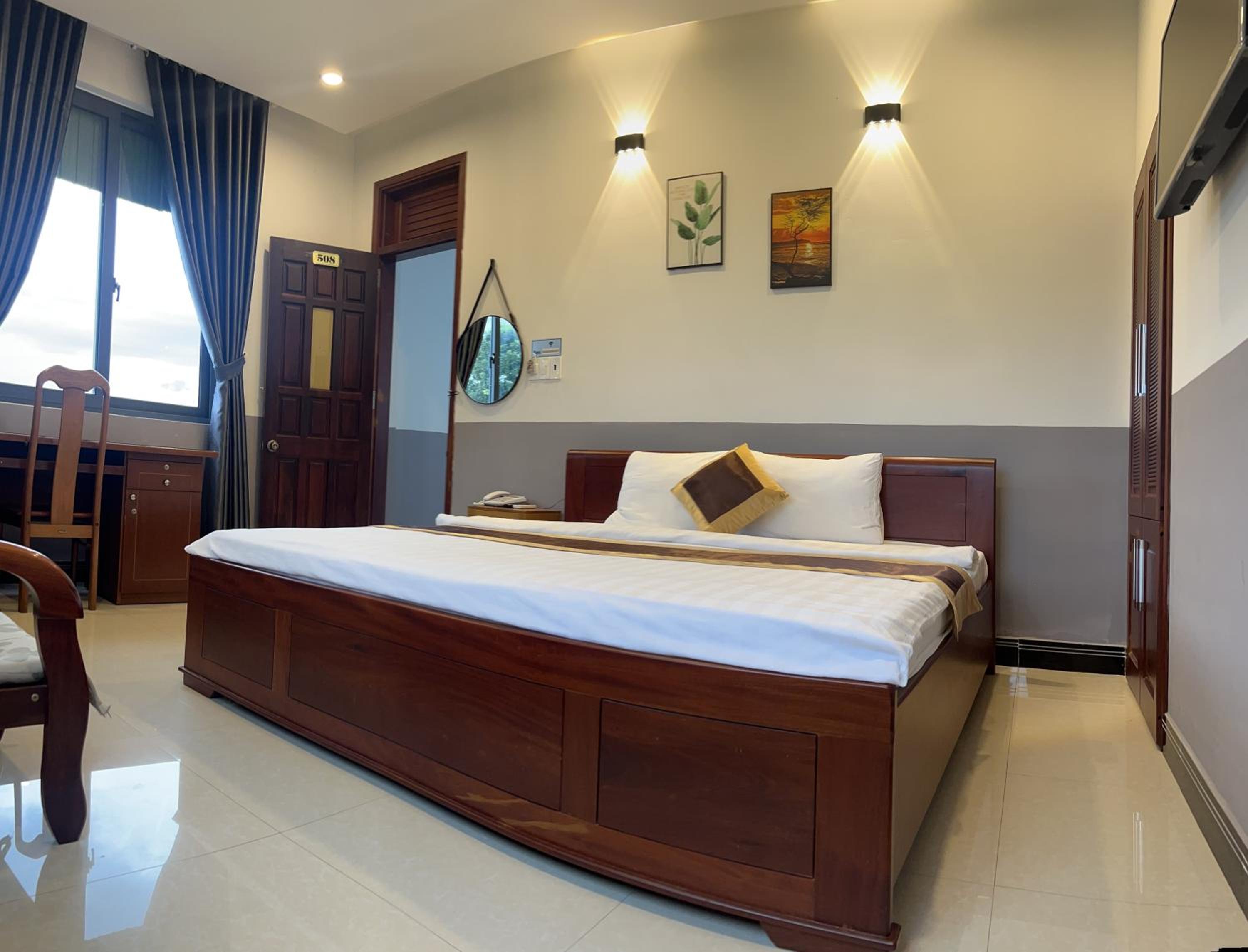 Deluxe Queen Room