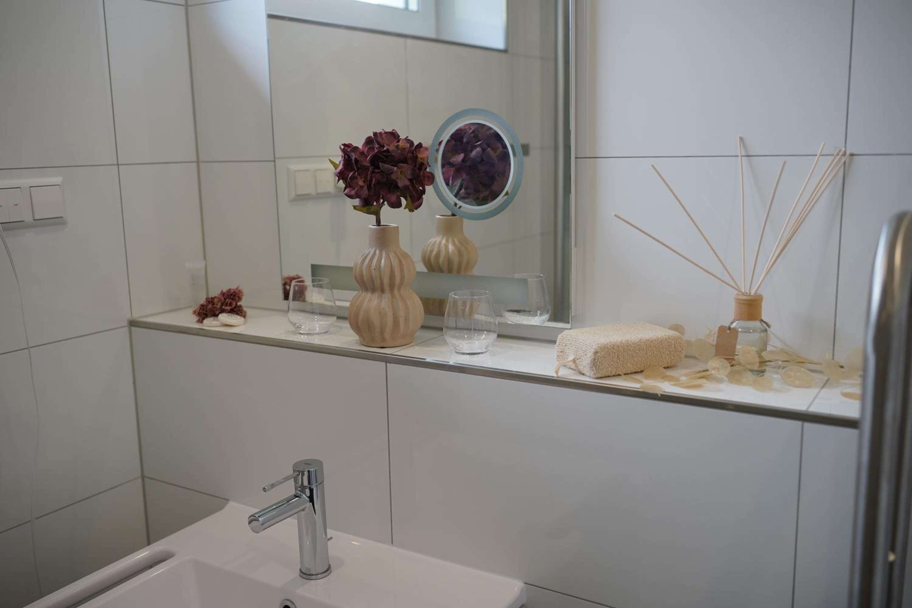 Junior Suite - Disability Access - Photo 3