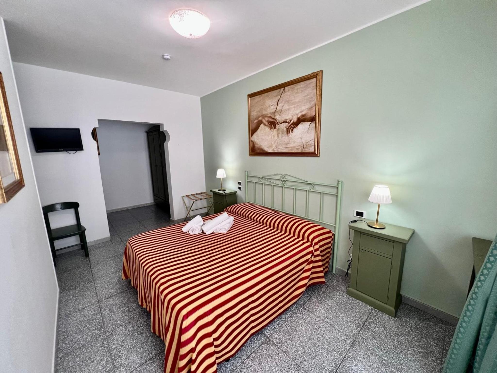 Basic Triple Room photo 2