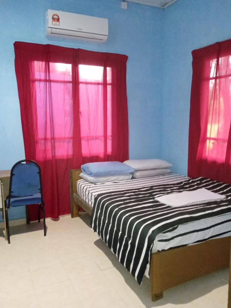 Three-Bedroom House photo 2