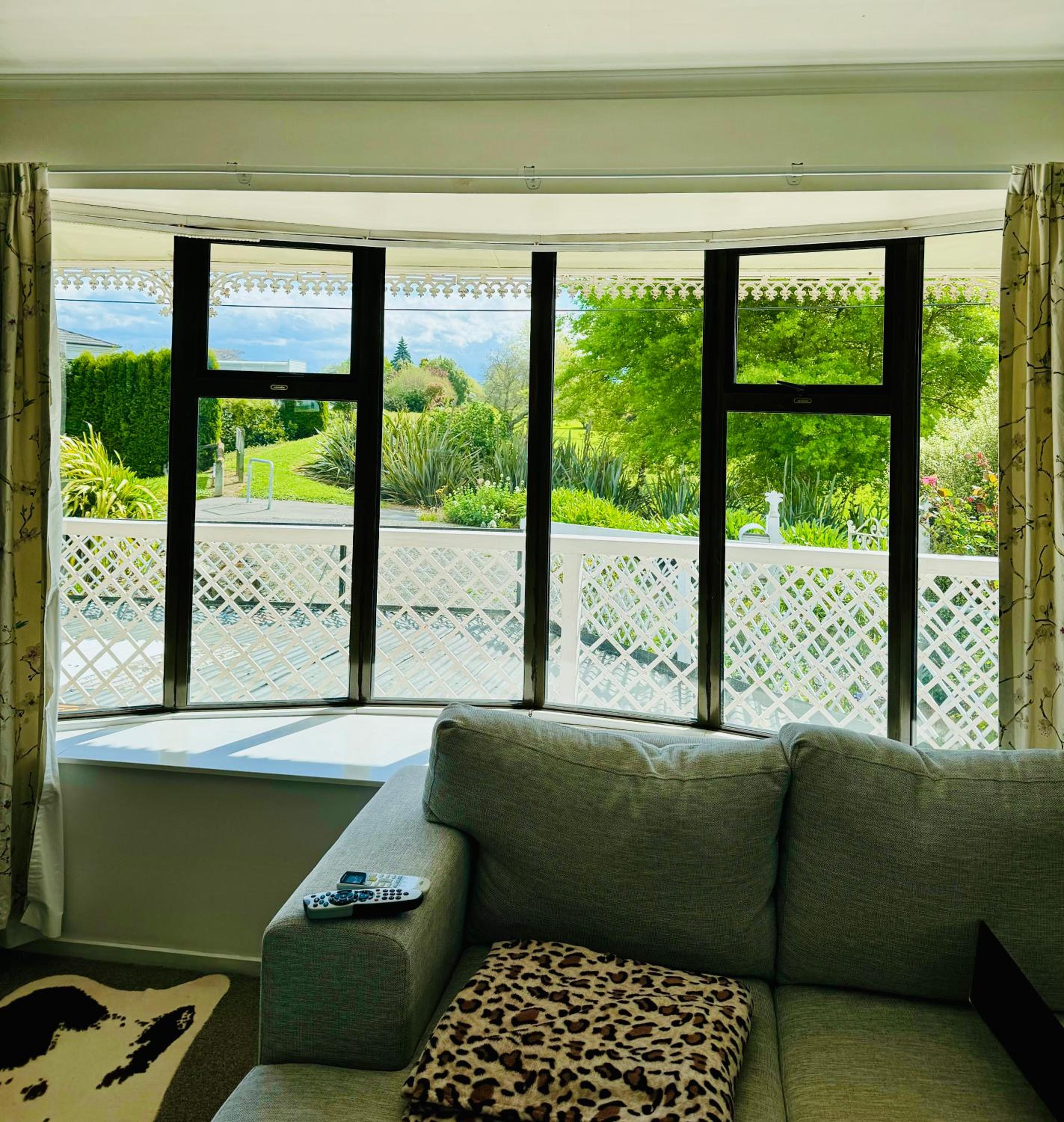 King Room with Lake View - Photo 2