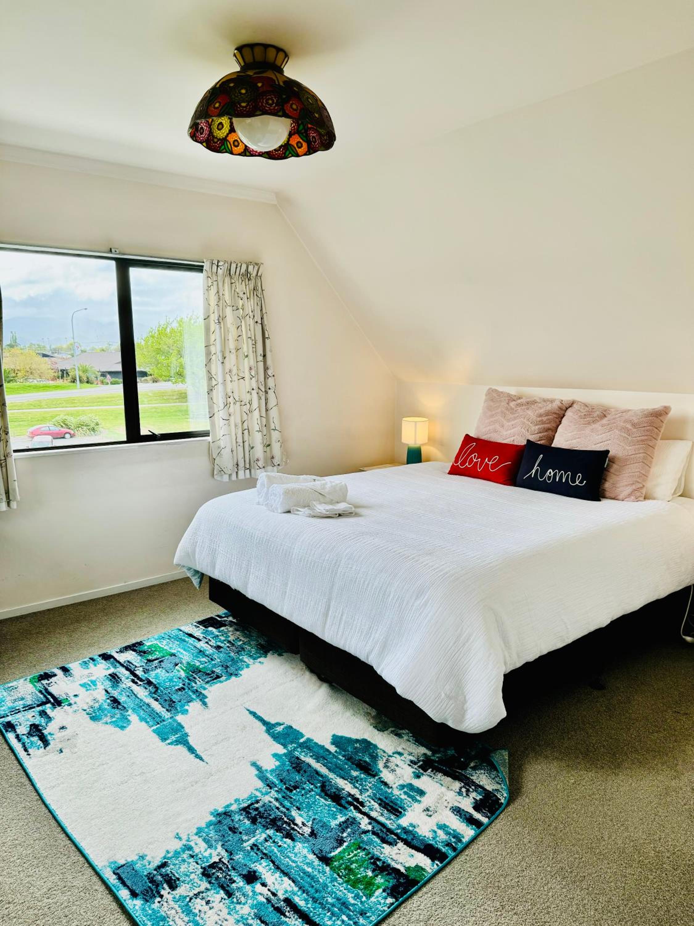 King Room with Lake View - Photo 5