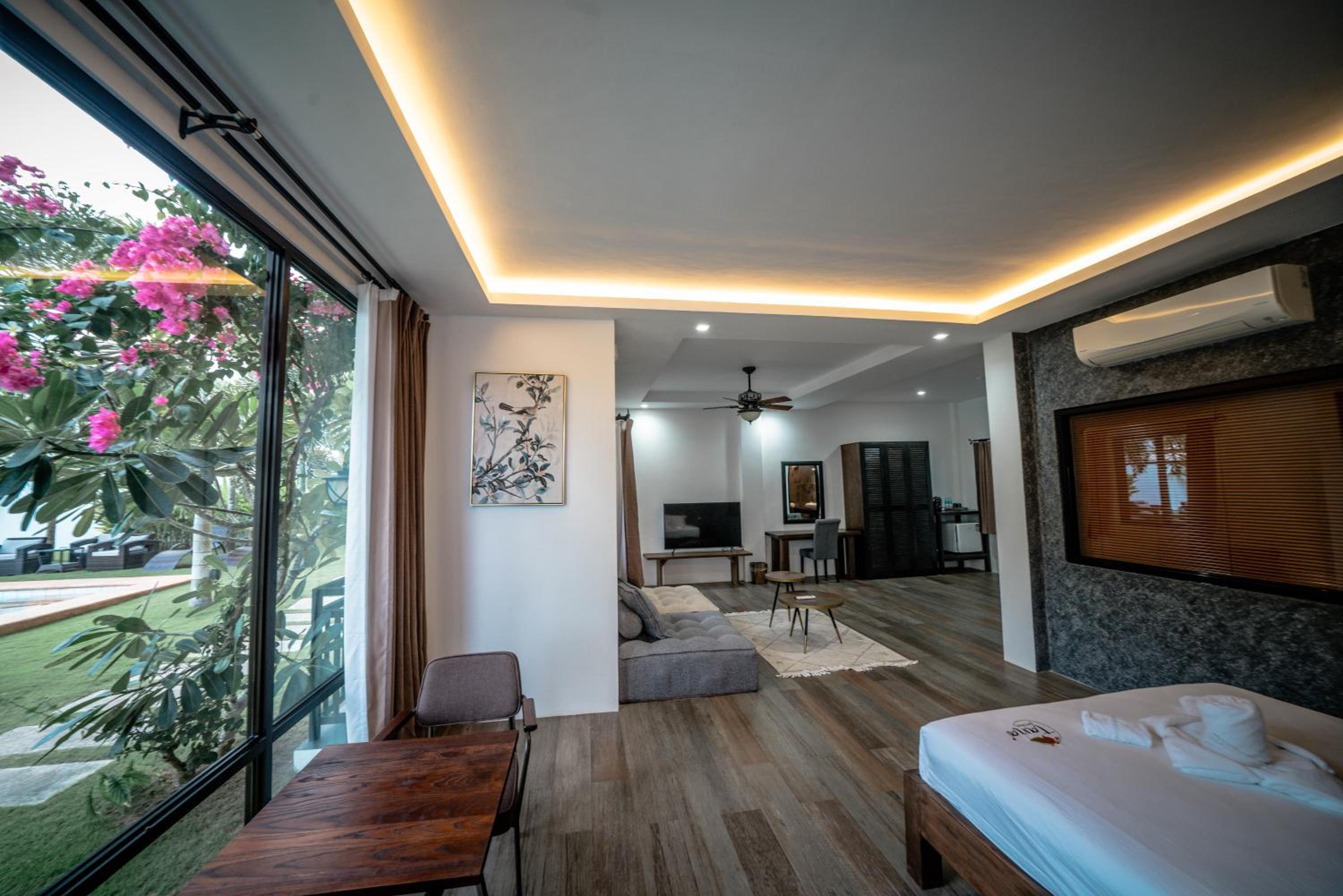 One-Bedroom House photo 1