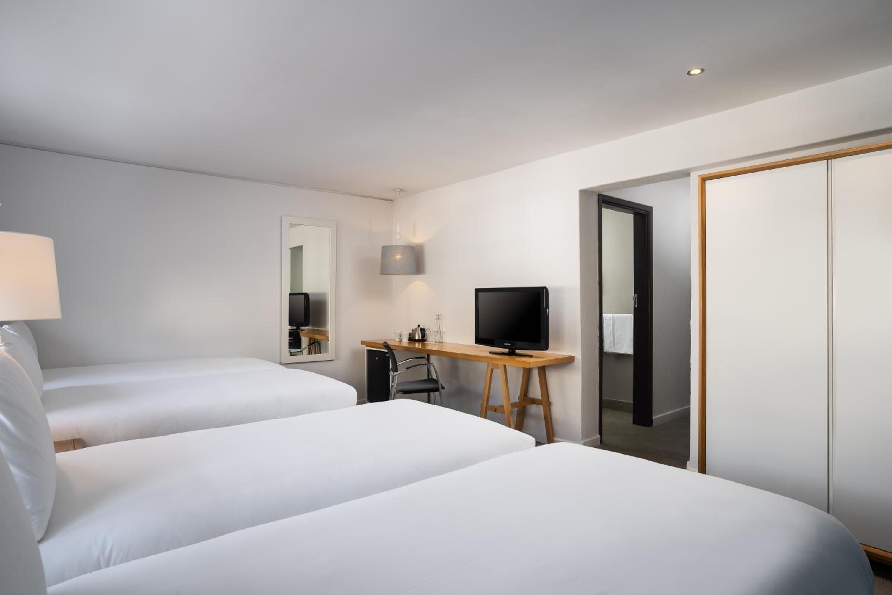 Large Quadruple Room  - Photo 5