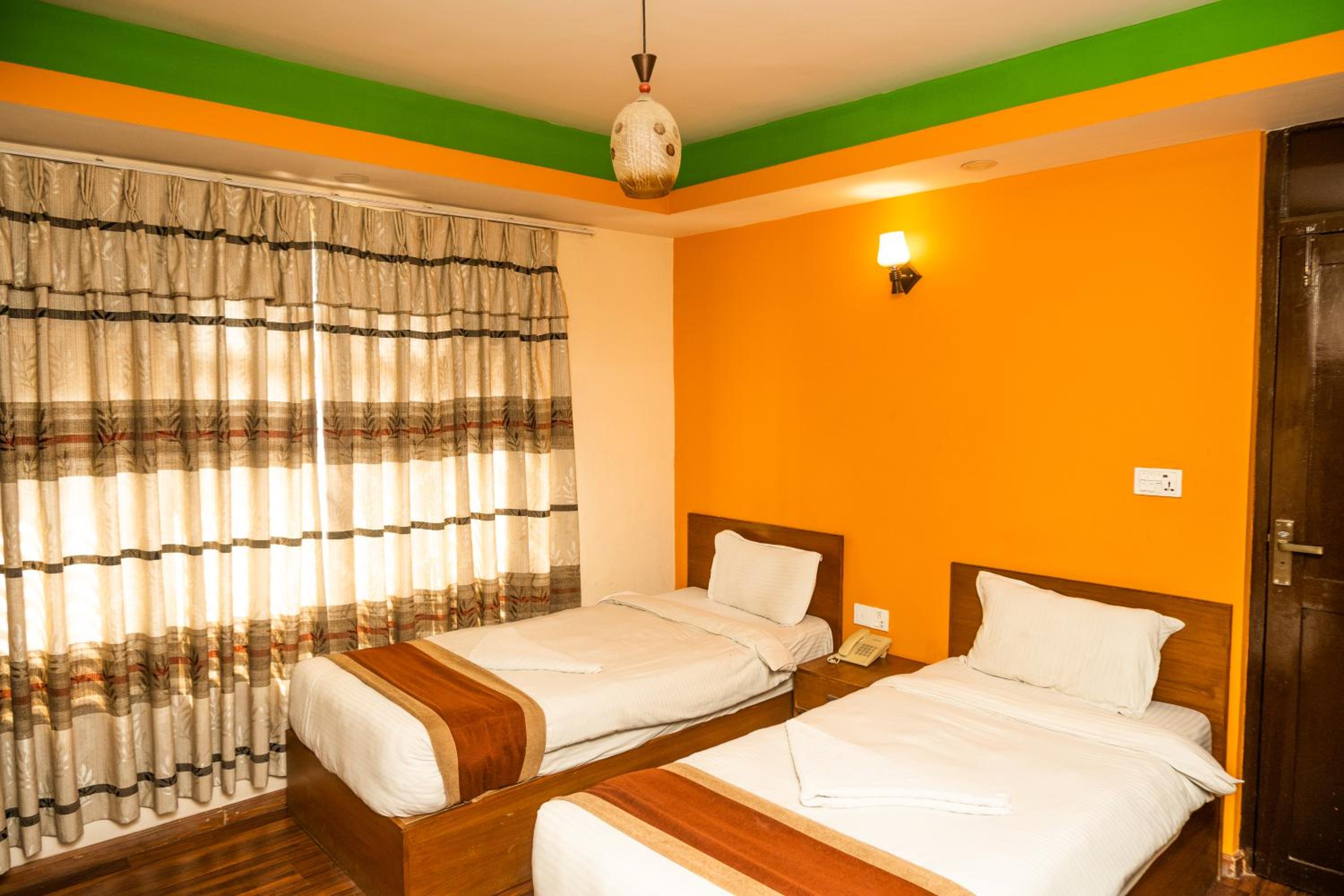 Budget Twin Room - Photo 4