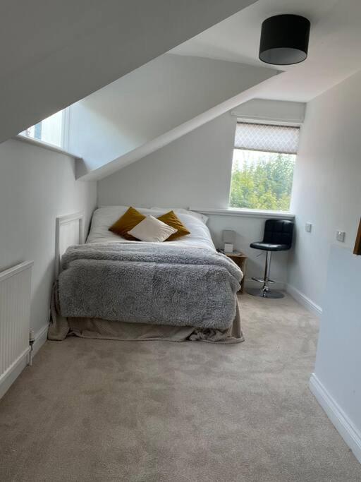 Six-Bedroom House photo 1