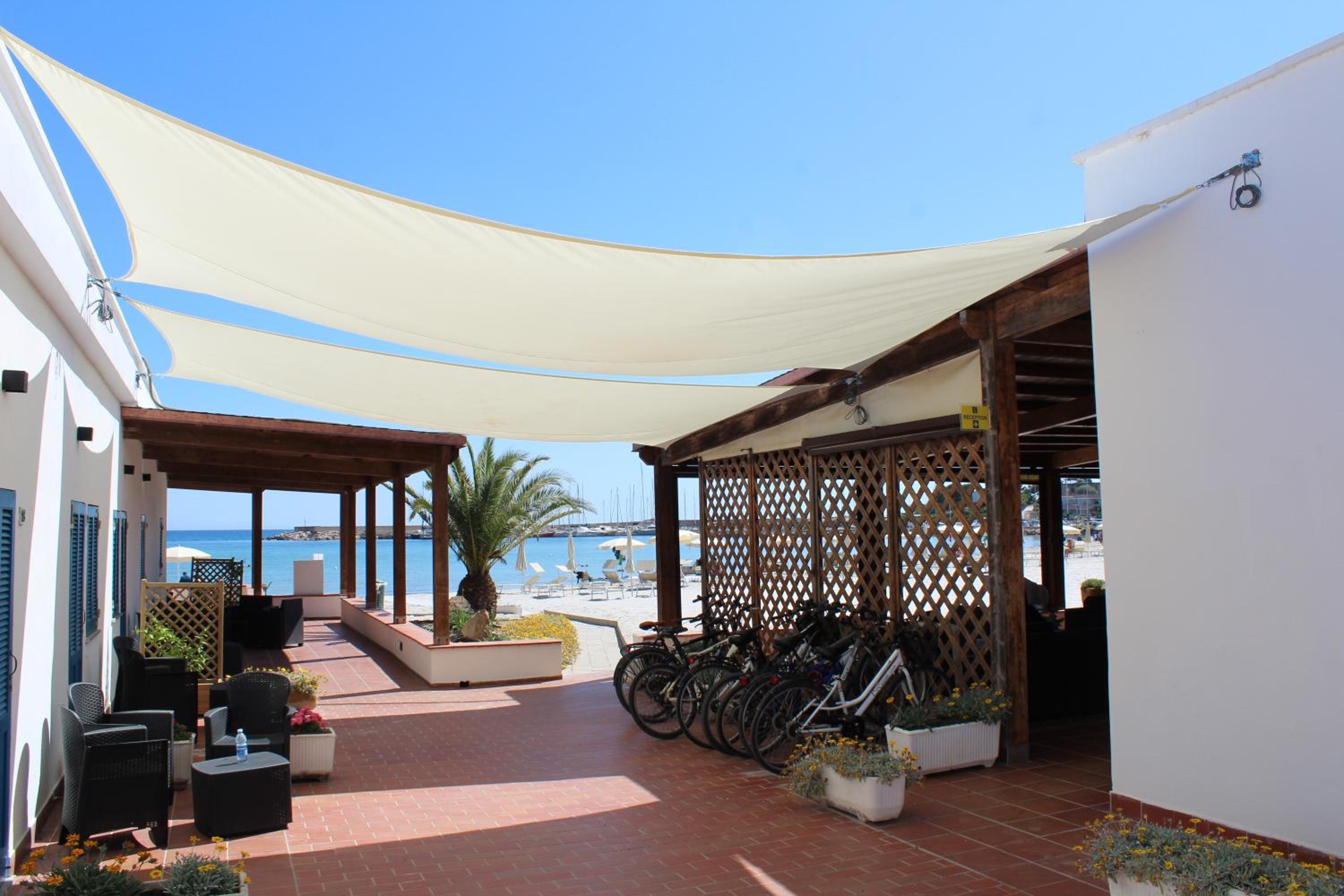 Double or Twin Room with Sea View - Photo 5
